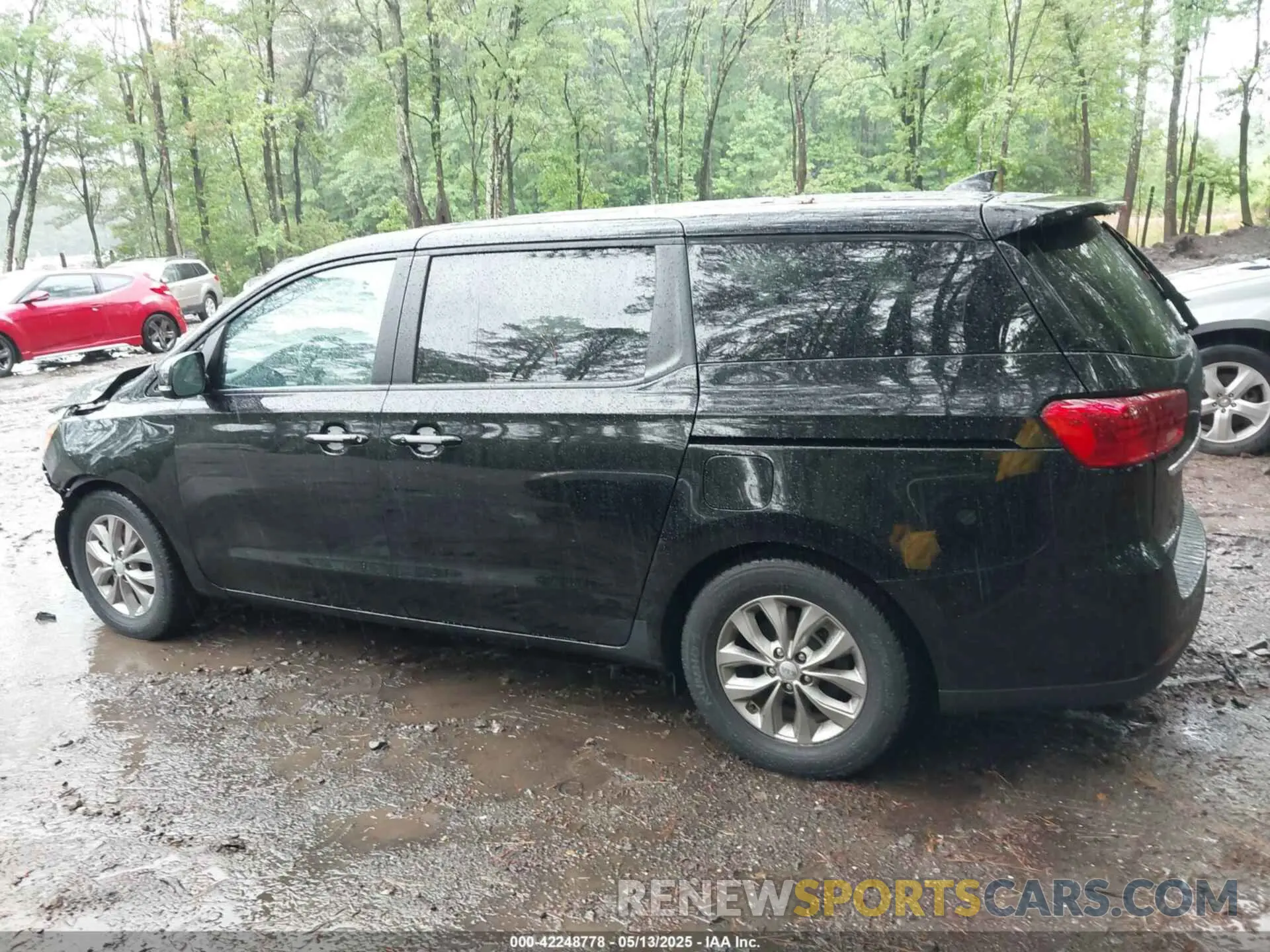 14 Photograph of a damaged car KNDMB5C17M6673674 KIA SEDONA 2021