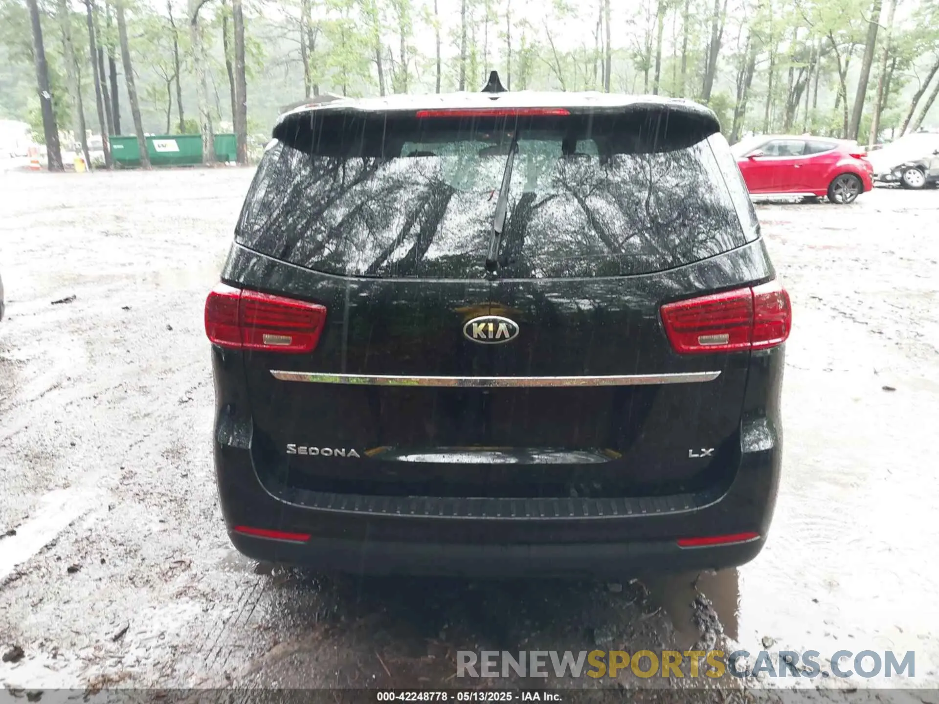 16 Photograph of a damaged car KNDMB5C17M6673674 KIA SEDONA 2021
