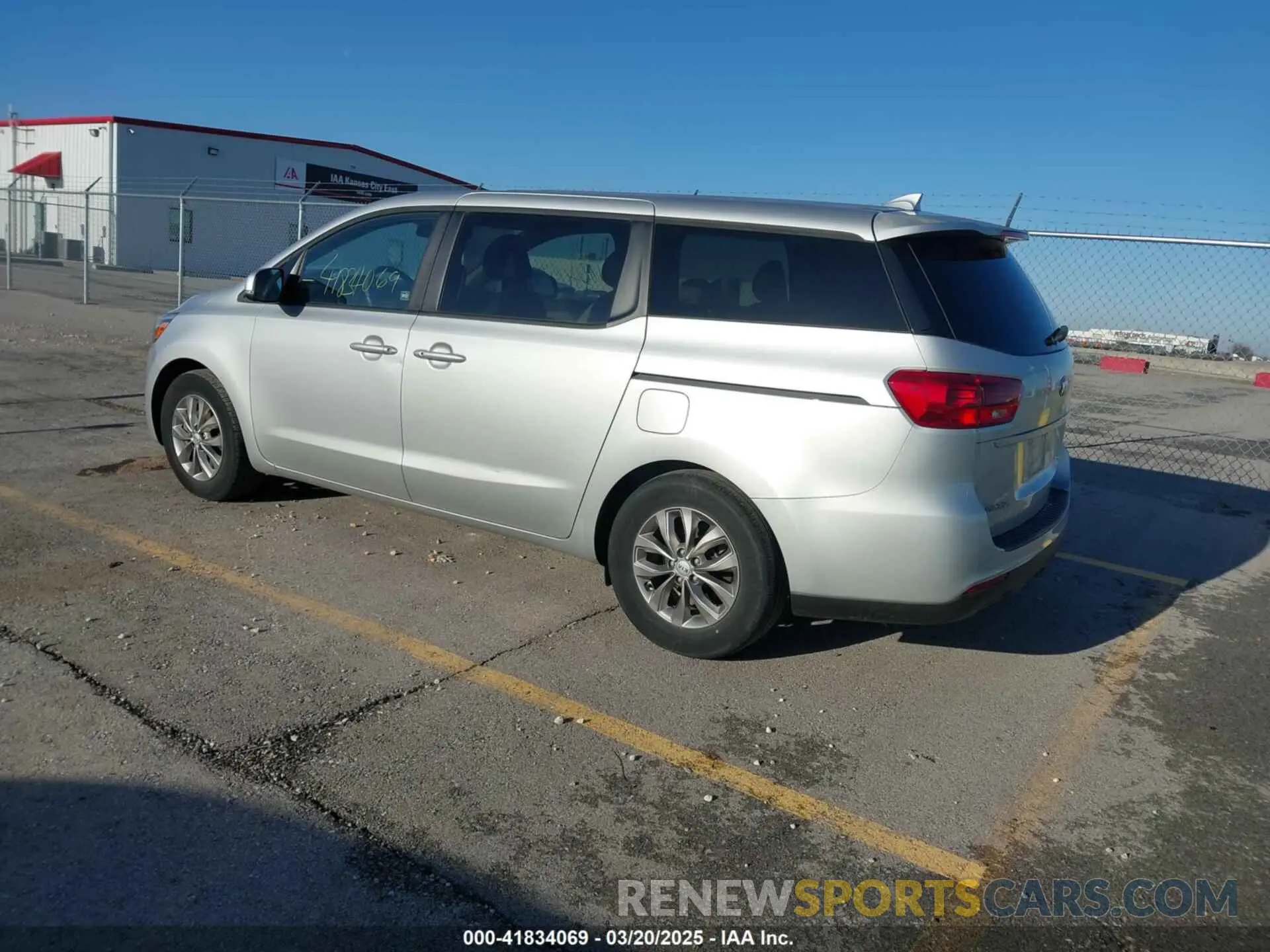 3 Photograph of a damaged car KNDMB5C18M6673540 KIA SEDONA 2021
