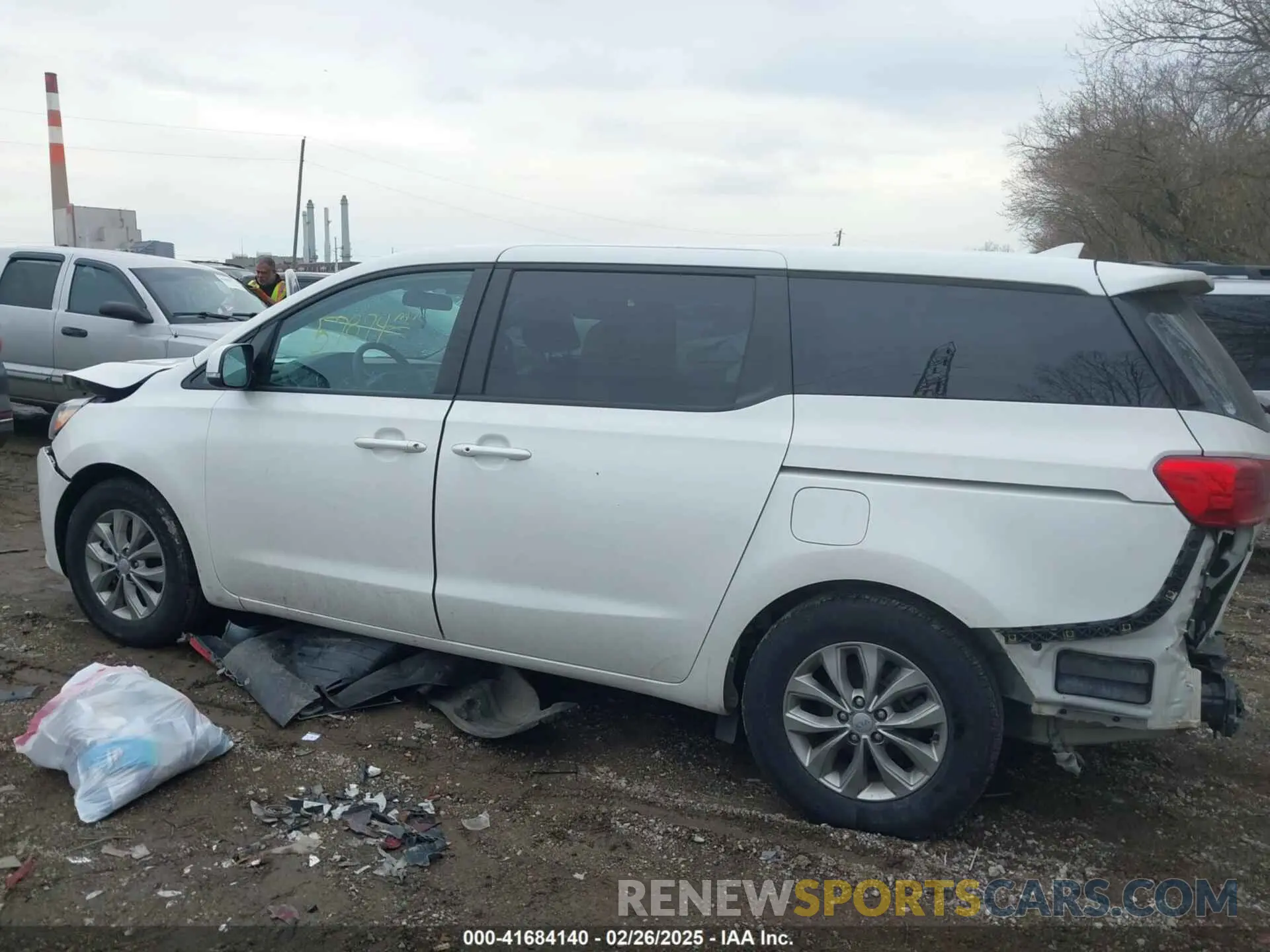 14 Photograph of a damaged car KNDMB5C19M6662112 KIA SEDONA 2021