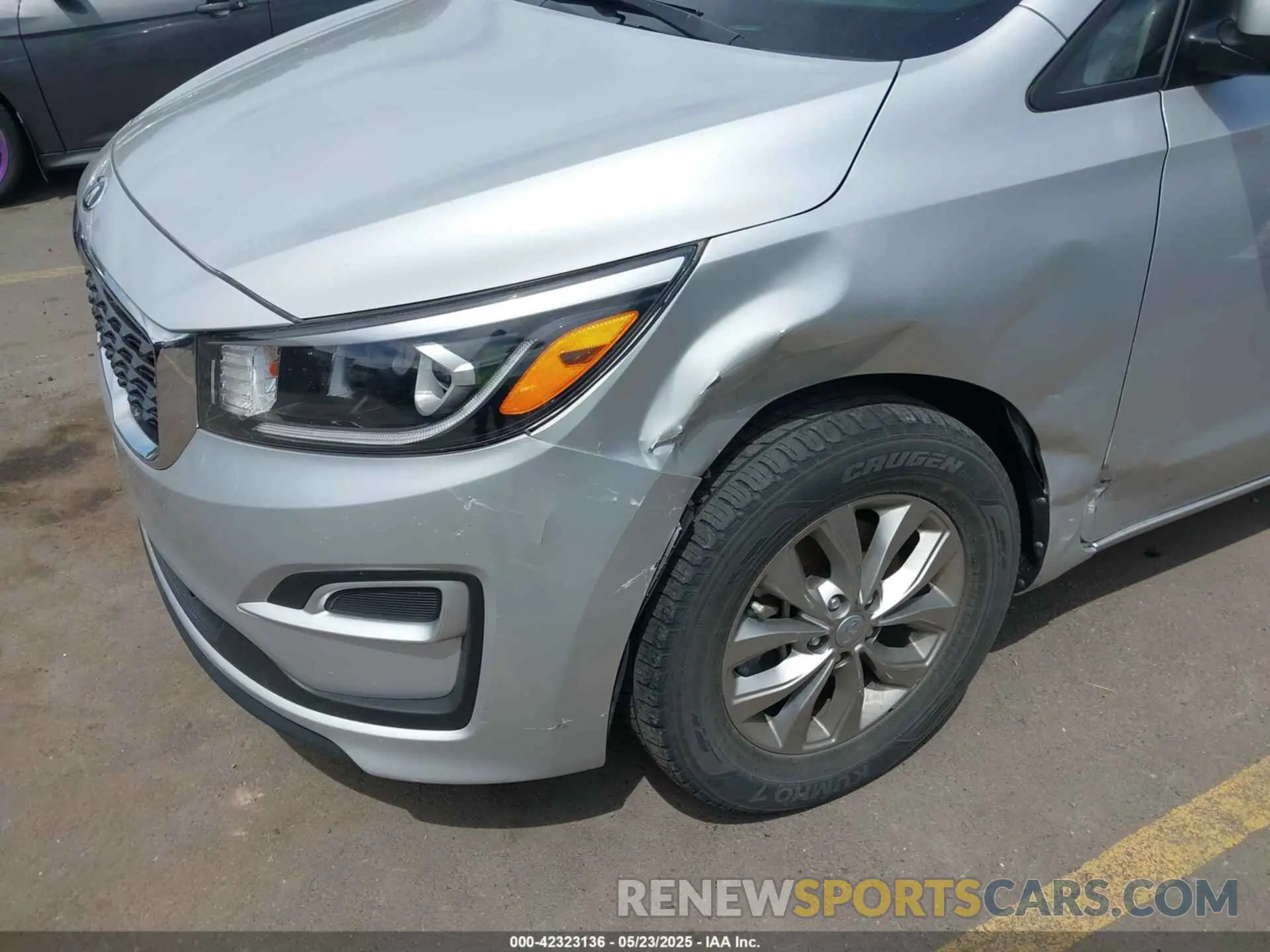 6 Photograph of a damaged car KNDMB5C19M6671666 KIA SEDONA 2021