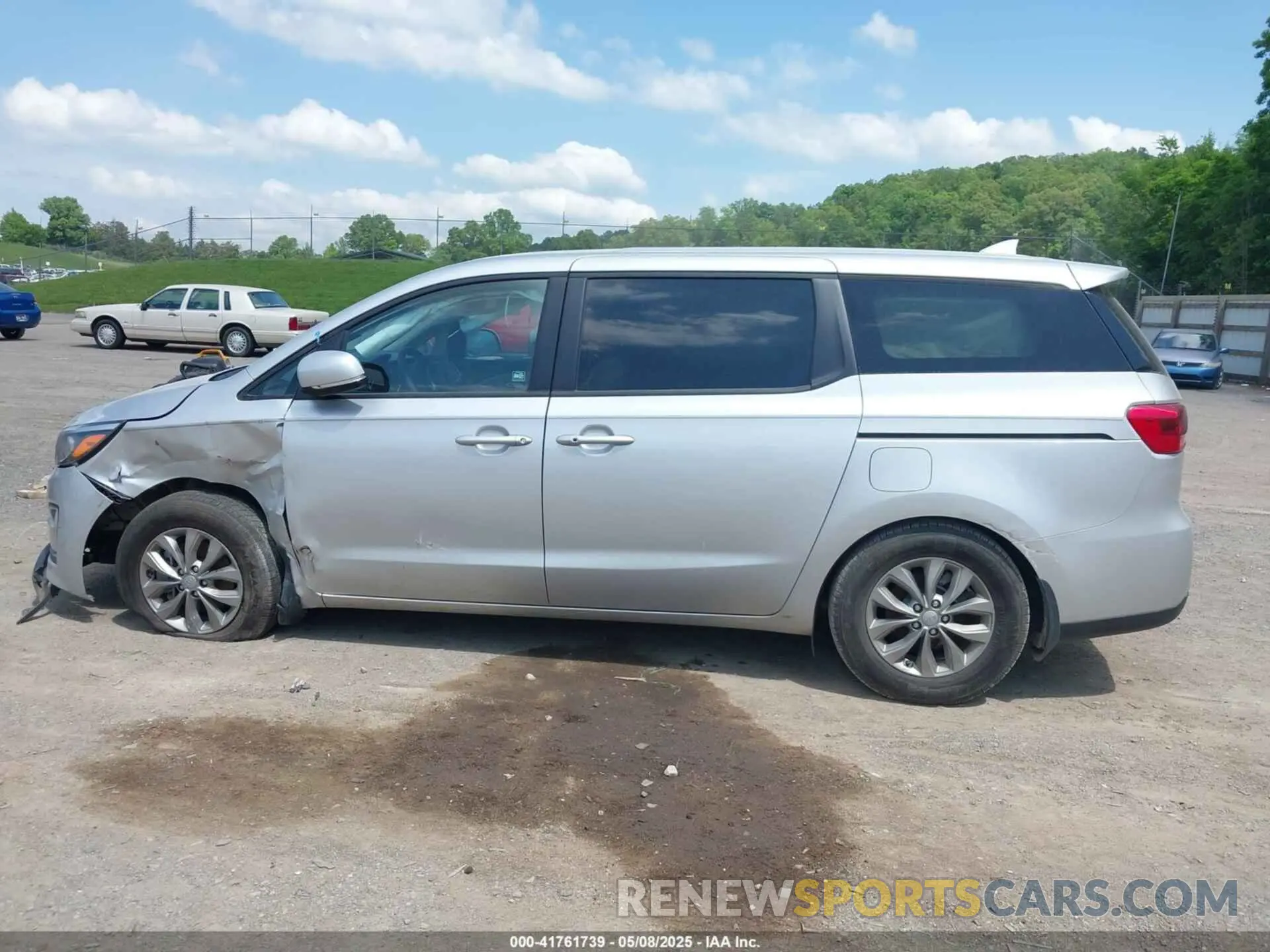 14 Photograph of a damaged car KNDMB5C1XM6667206 KIA SEDONA 2021