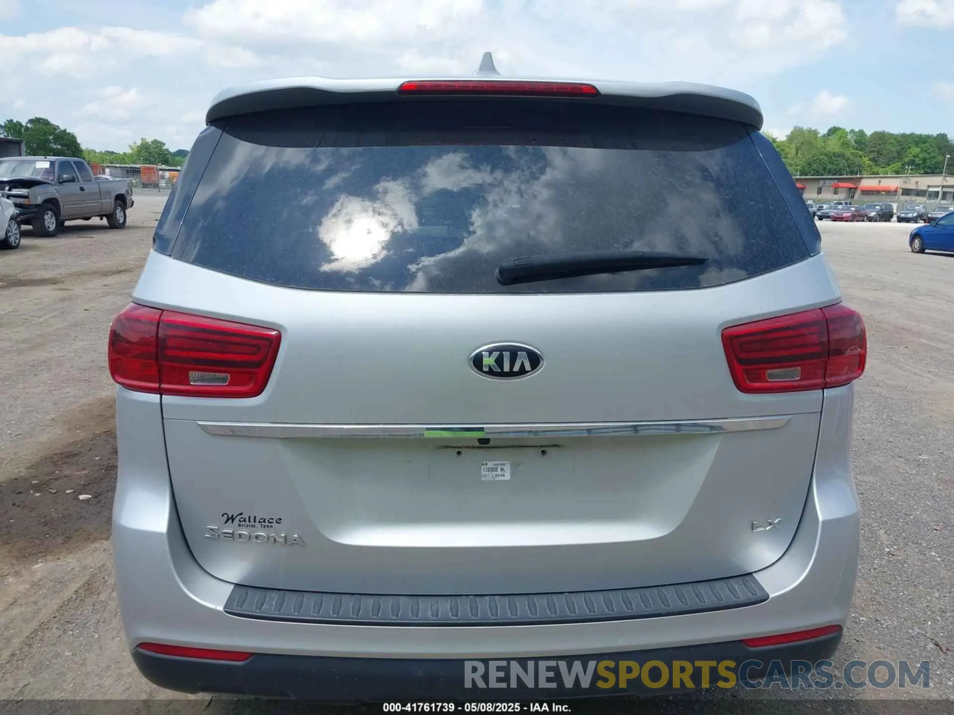 16 Photograph of a damaged car KNDMB5C1XM6667206 KIA SEDONA 2021