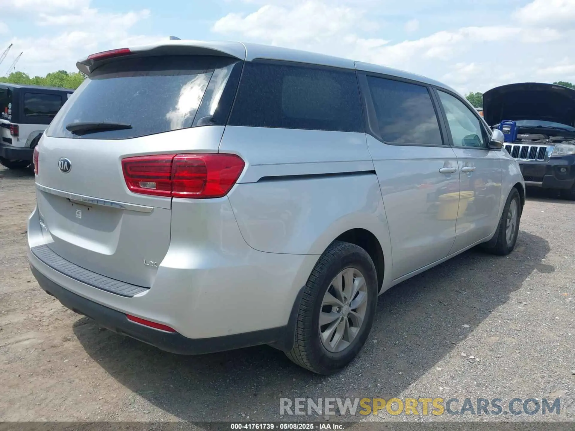 4 Photograph of a damaged car KNDMB5C1XM6667206 KIA SEDONA 2021