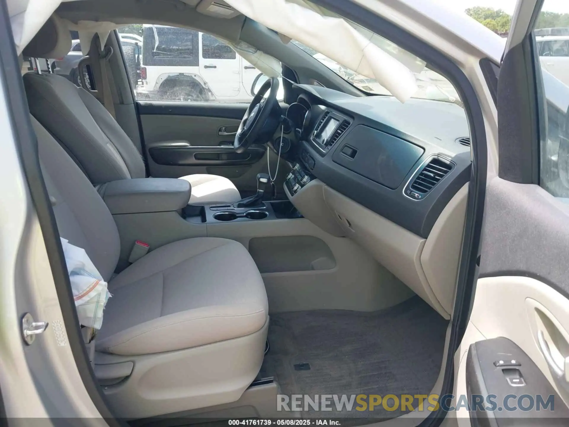 5 Photograph of a damaged car KNDMB5C1XM6667206 KIA SEDONA 2021