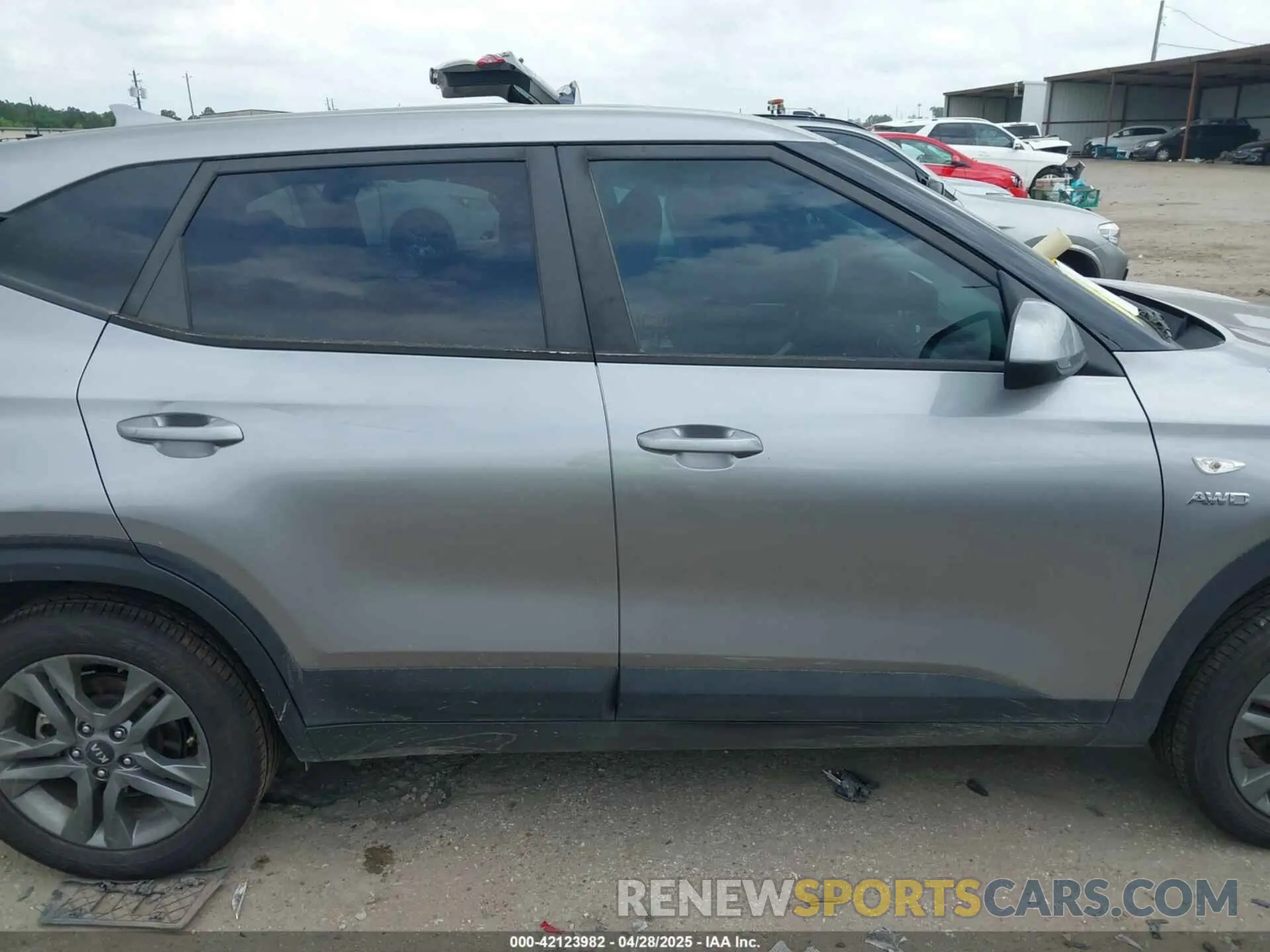 13 Photograph of a damaged car KNDEPCAA0M7045897 KIA SELTOS 2021