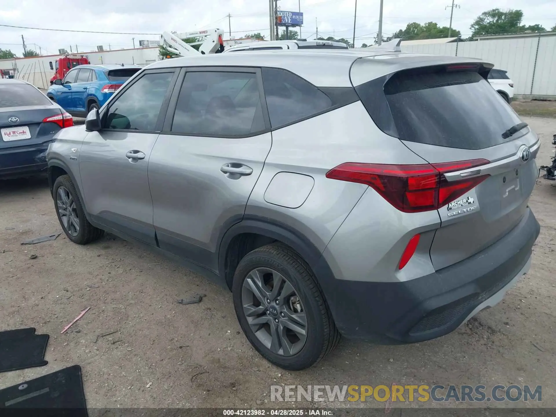3 Photograph of a damaged car KNDEPCAA0M7045897 KIA SELTOS 2021