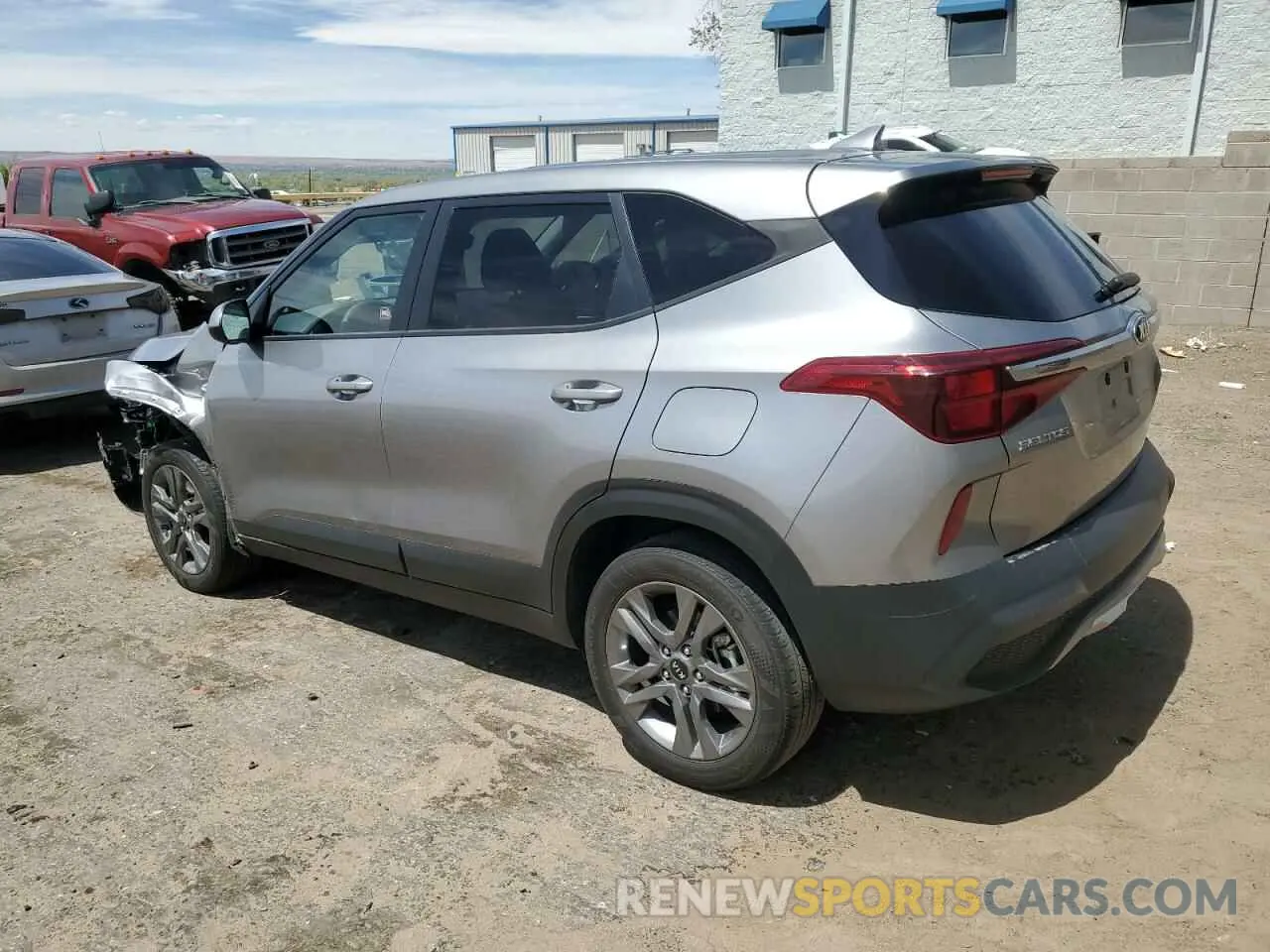 2 Photograph of a damaged car KNDEPCAA0M7137334 KIA SELTOS 2021