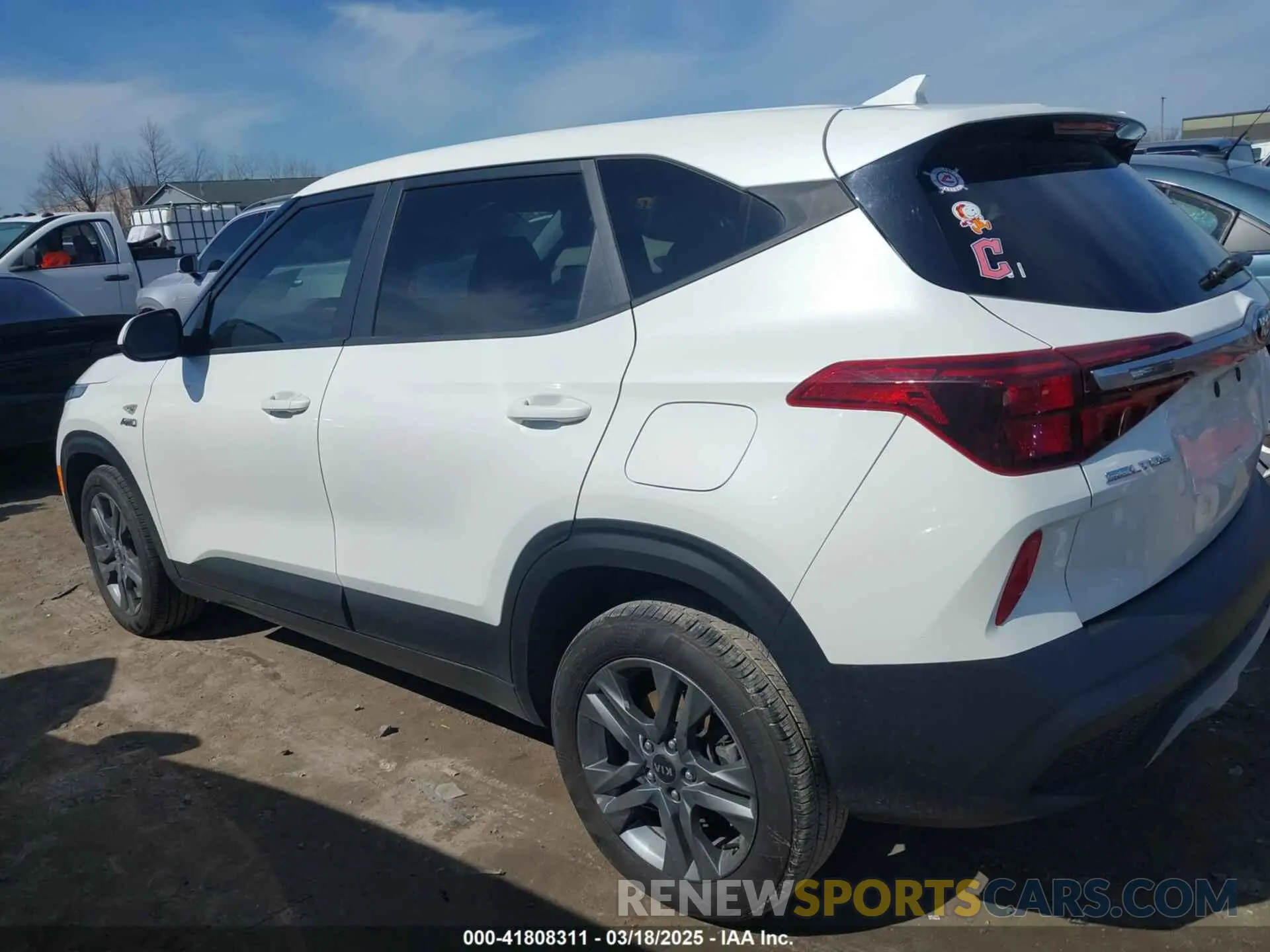 15 Photograph of a damaged car KNDEPCAA1M7104780 KIA SELTOS 2021