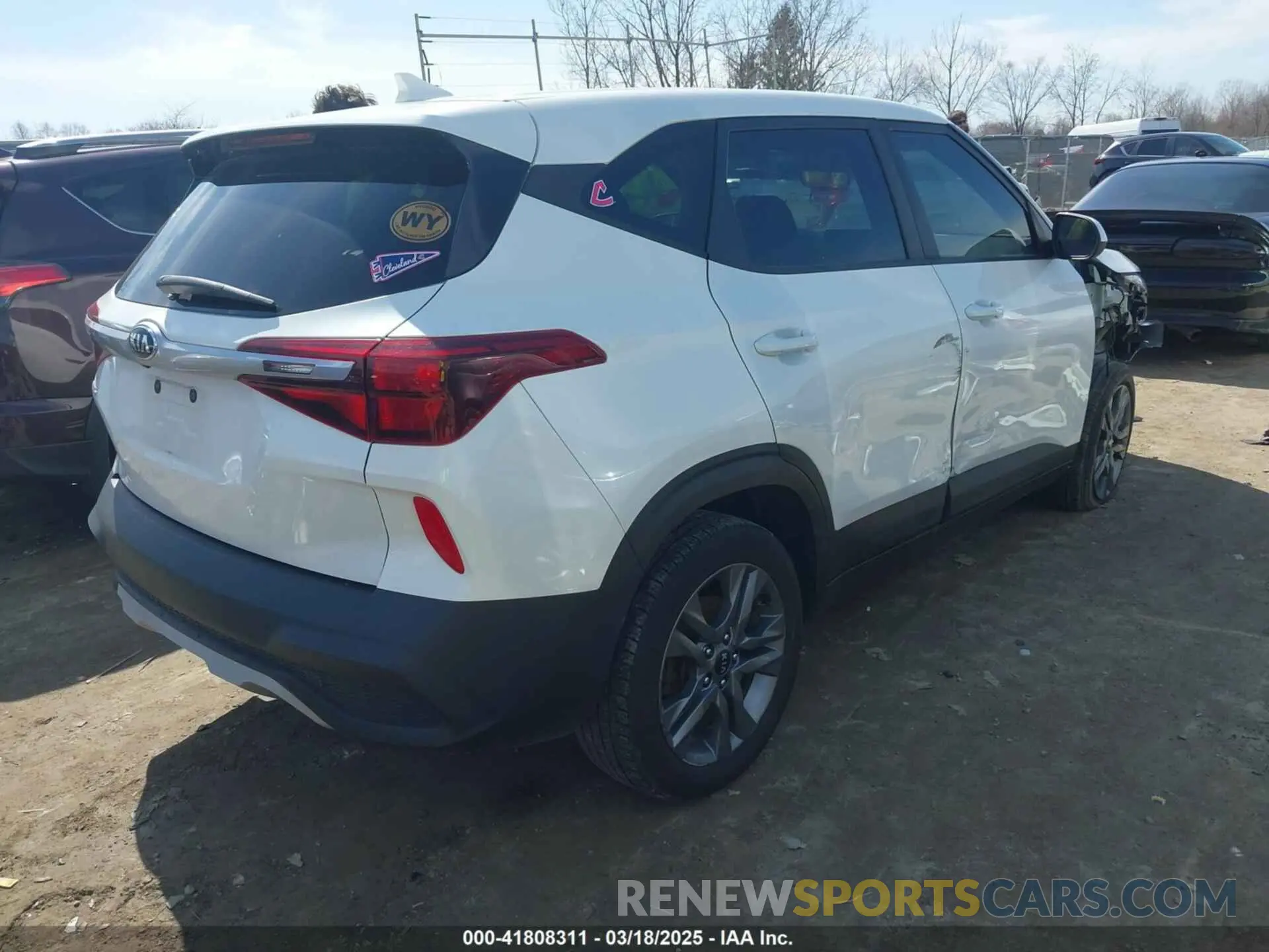 4 Photograph of a damaged car KNDEPCAA1M7104780 KIA SELTOS 2021