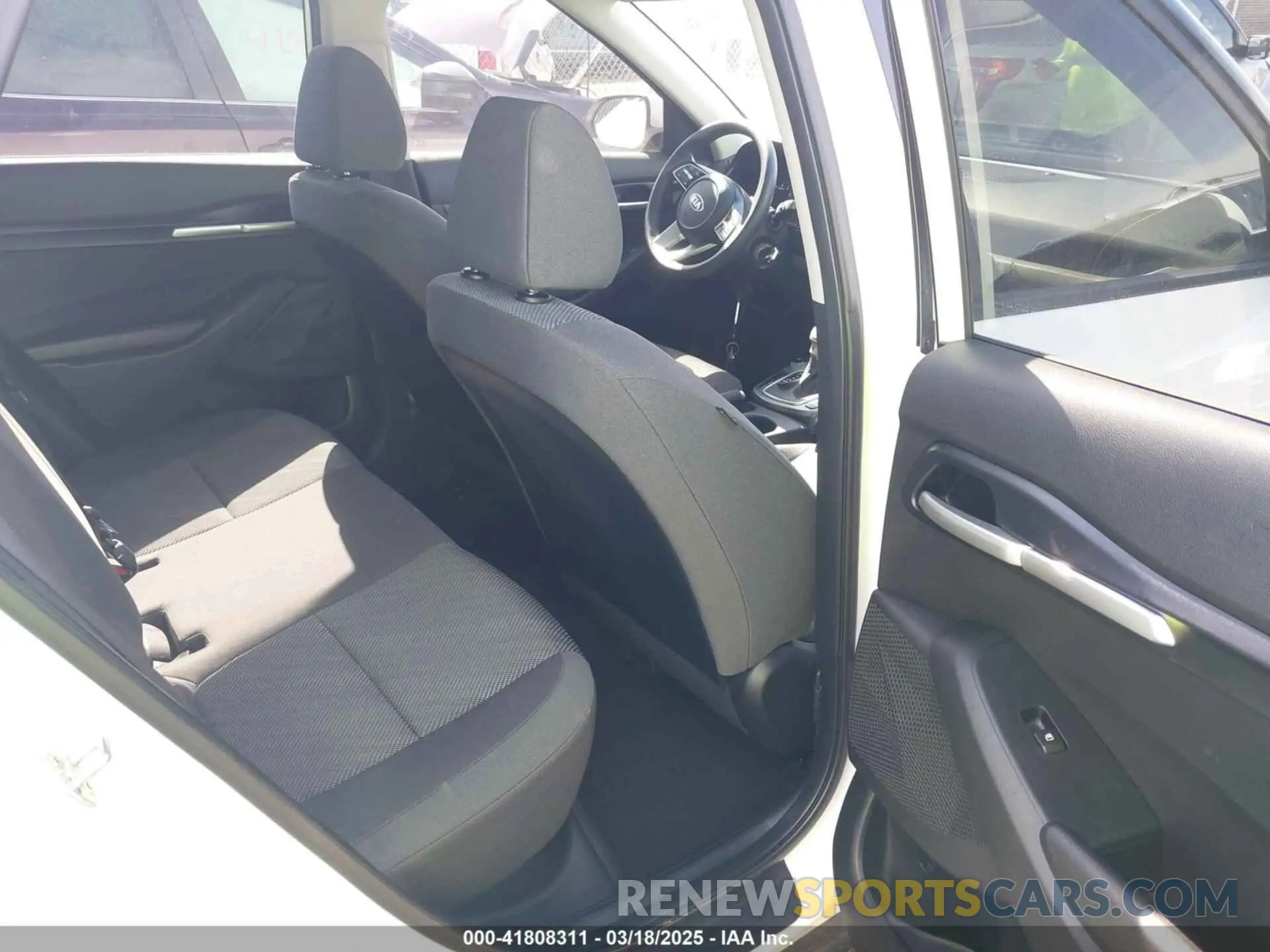 8 Photograph of a damaged car KNDEPCAA1M7104780 KIA SELTOS 2021