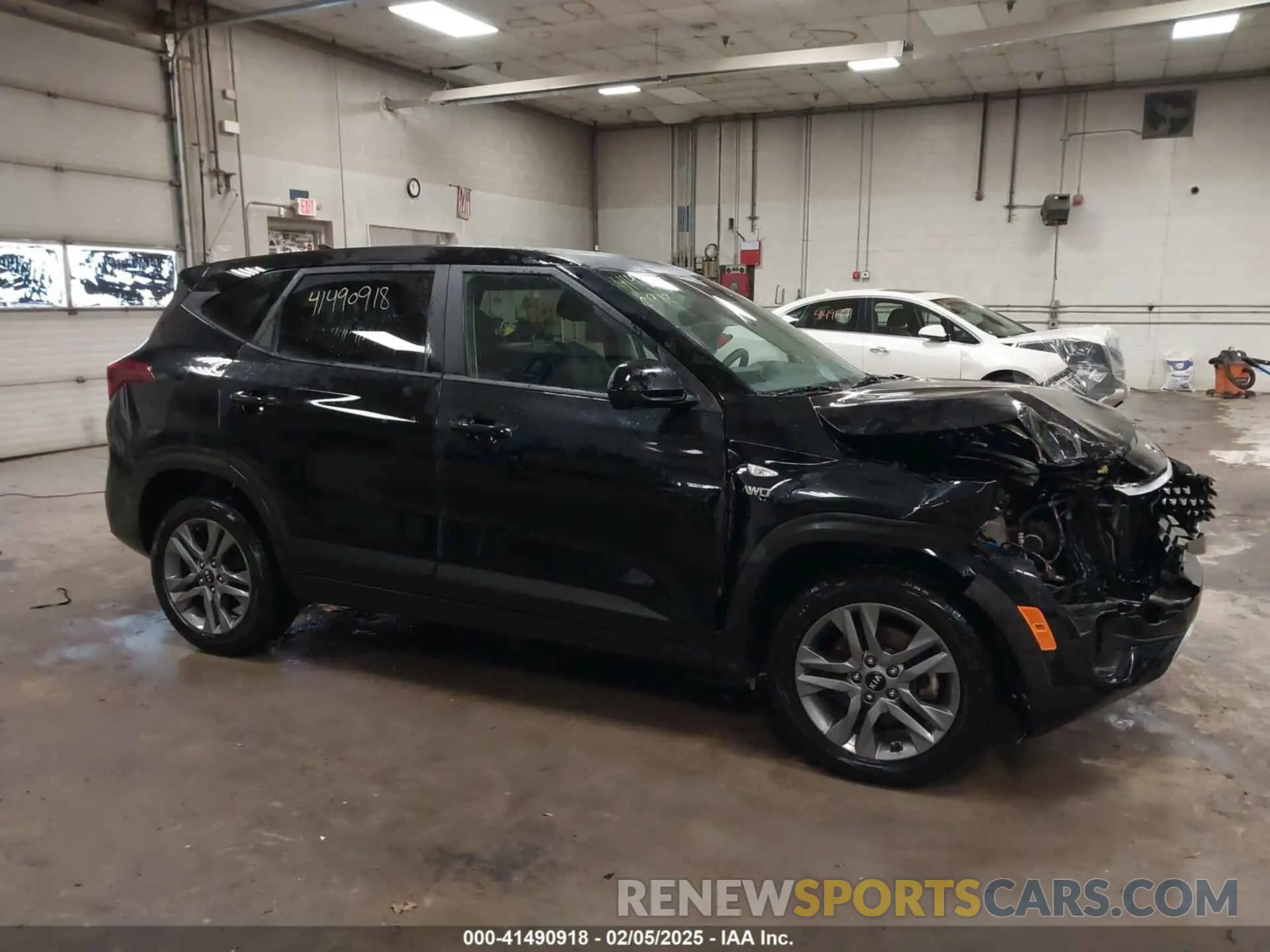 14 Photograph of a damaged car KNDEPCAA1M7187966 KIA SELTOS 2021
