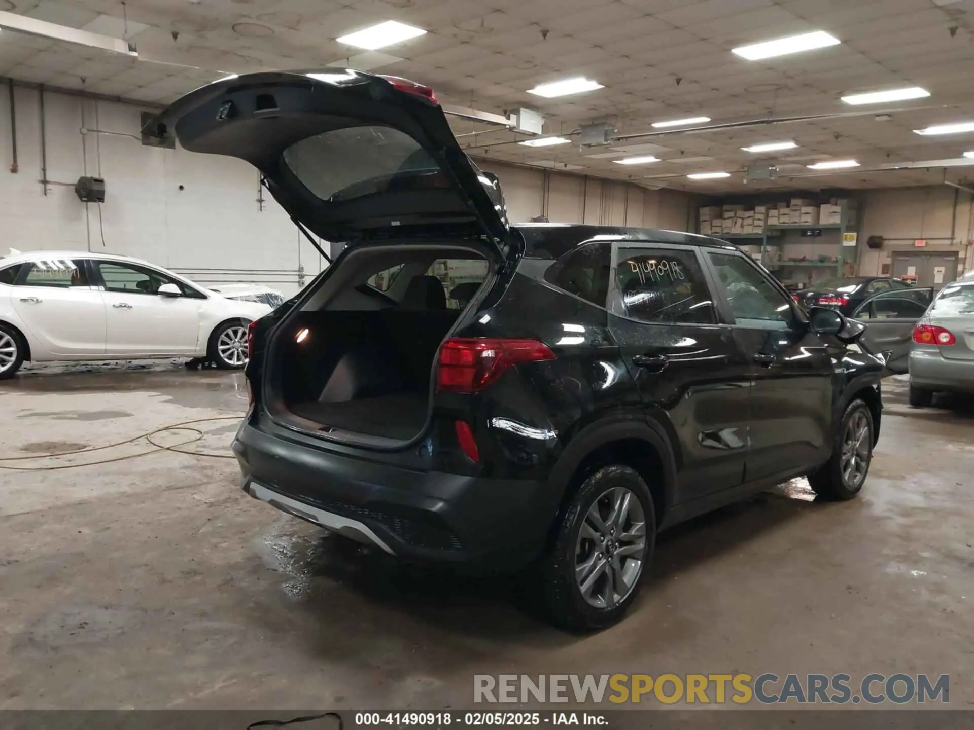 4 Photograph of a damaged car KNDEPCAA1M7187966 KIA SELTOS 2021