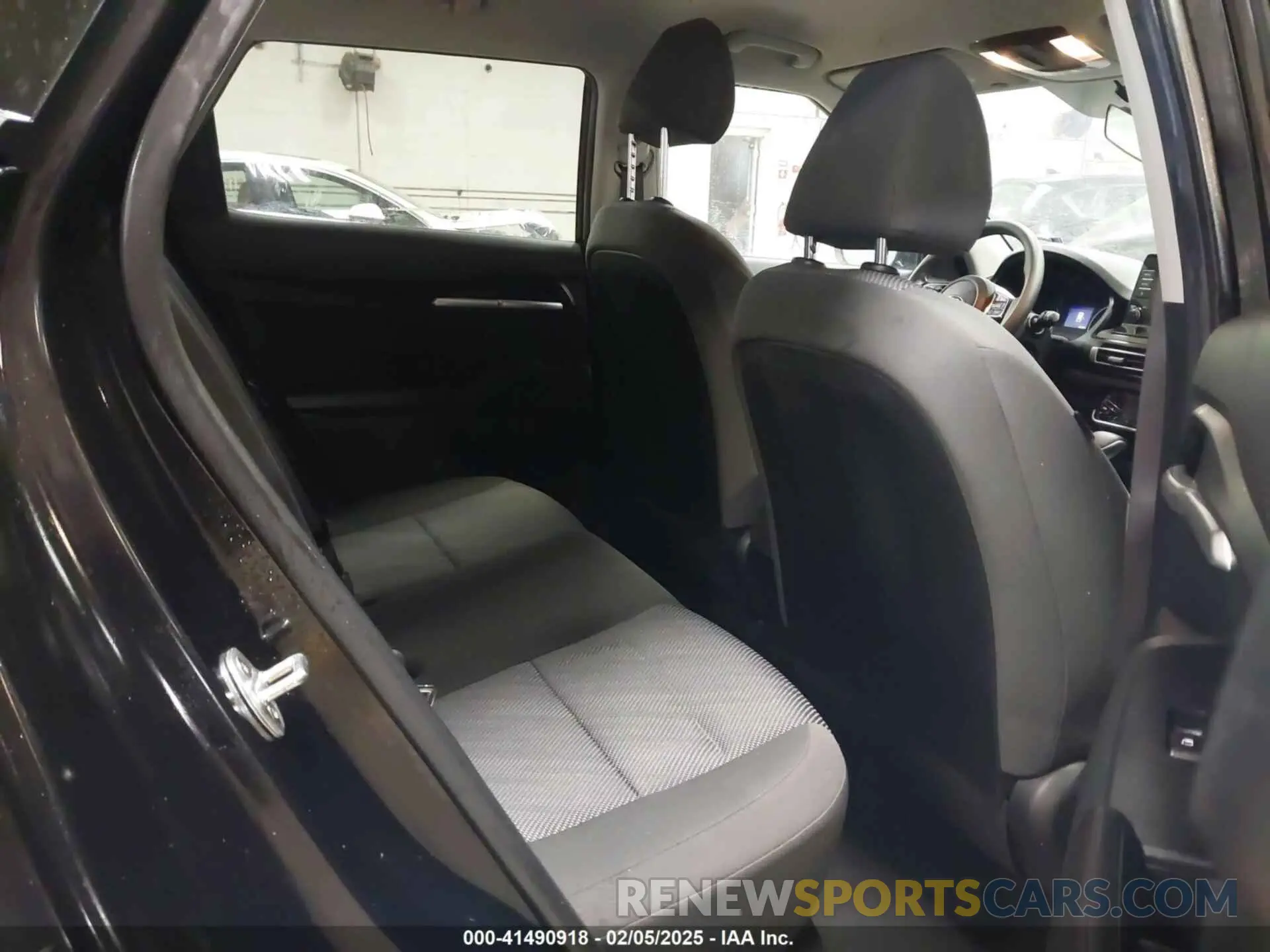 8 Photograph of a damaged car KNDEPCAA1M7187966 KIA SELTOS 2021