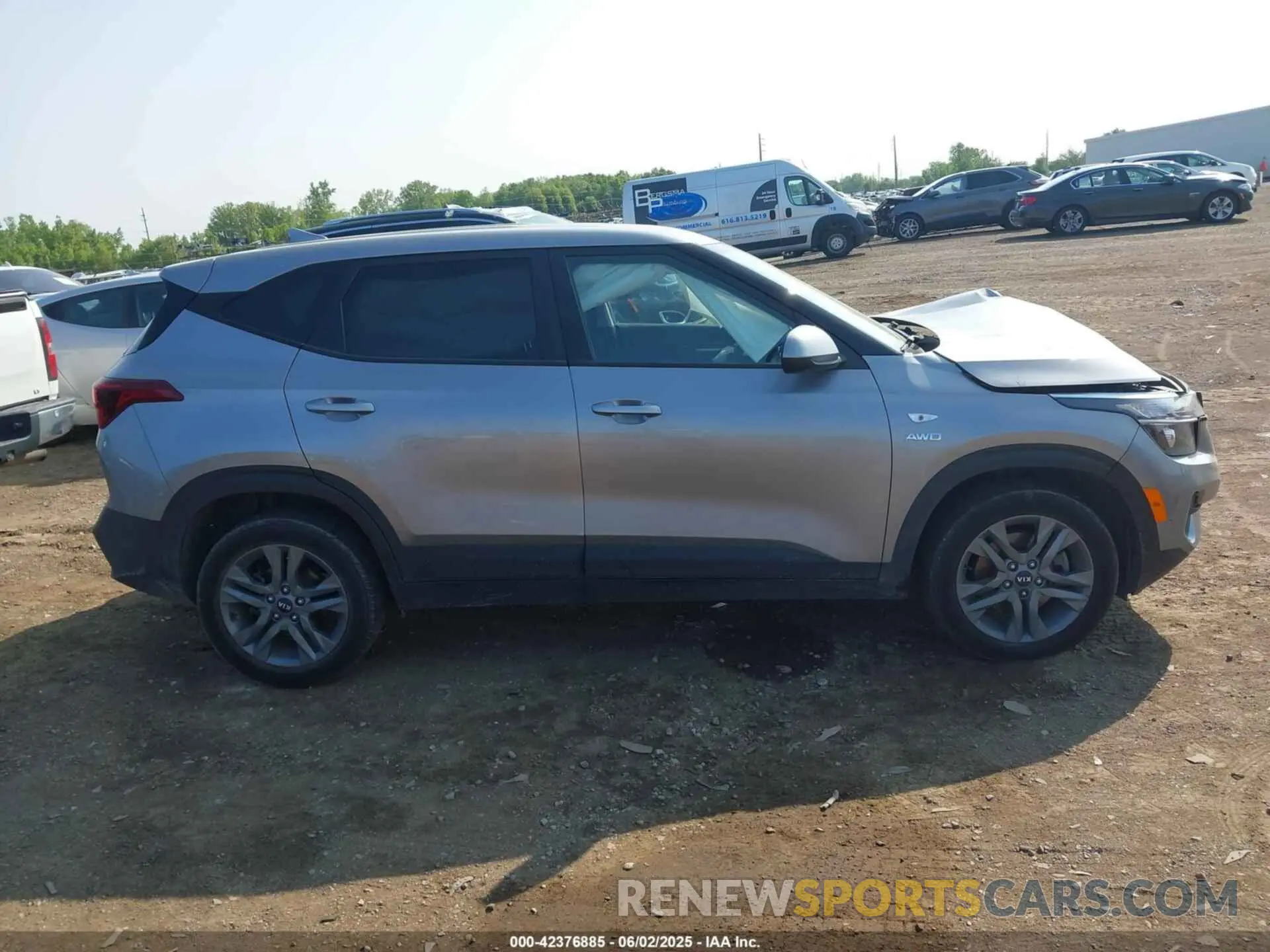 13 Photograph of a damaged car KNDEPCAA2M7224782 KIA SELTOS 2021