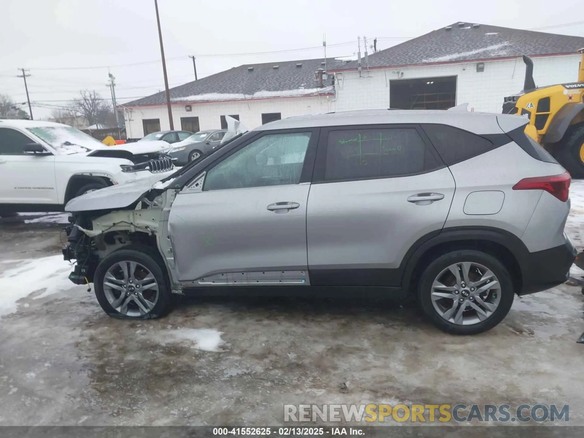 14 Photograph of a damaged car KNDEPCAA3M7186298 KIA SELTOS 2021