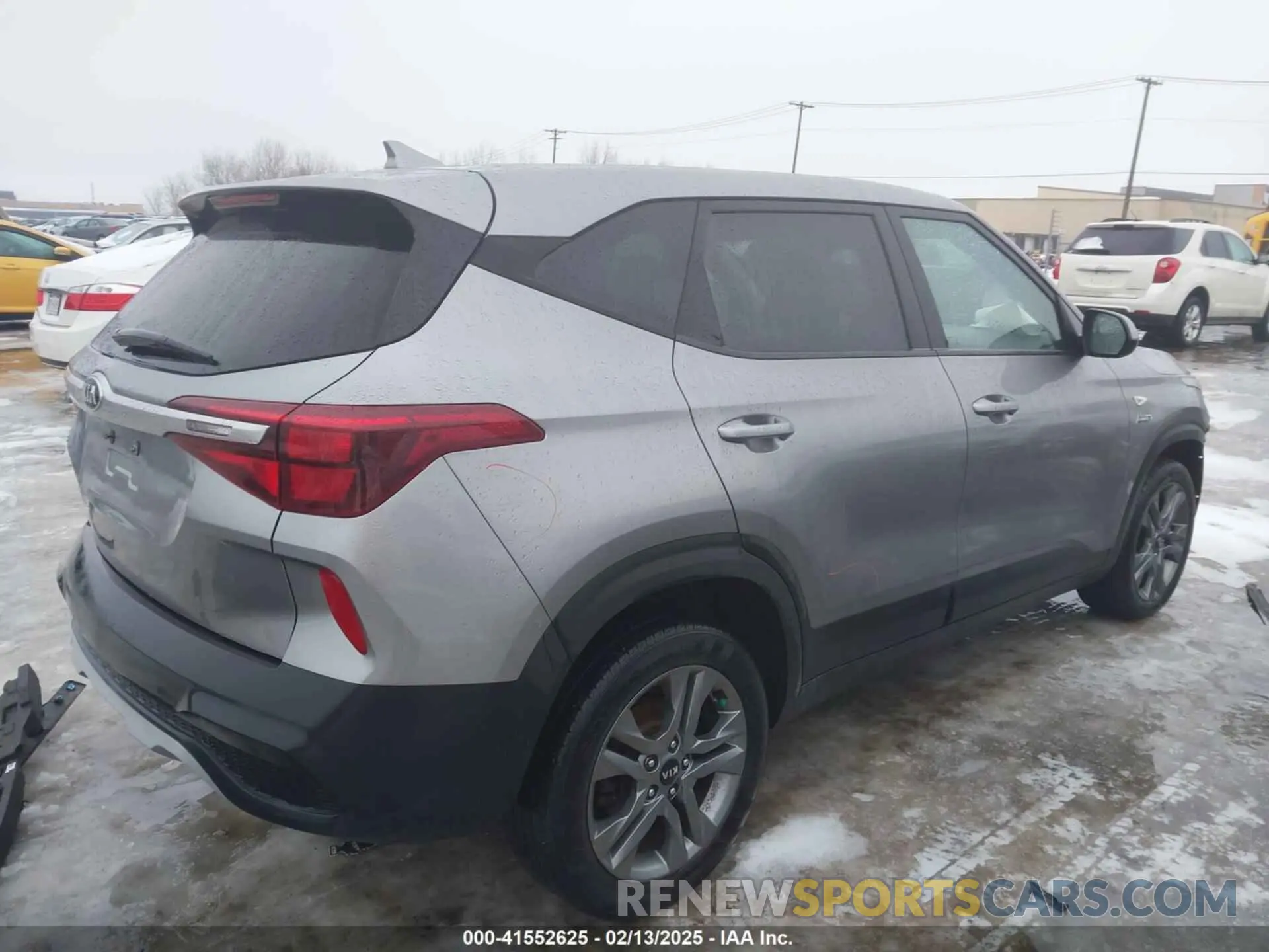 4 Photograph of a damaged car KNDEPCAA3M7186298 KIA SELTOS 2021