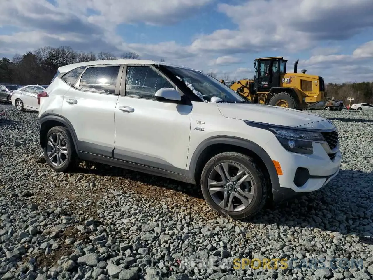 4 Photograph of a damaged car KNDEPCAA4M7045353 KIA SELTOS 2021