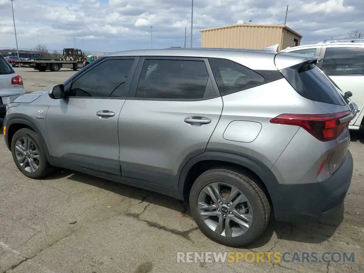 2 Photograph of a damaged car KNDEPCAA4M7111786 KIA SELTOS 2021