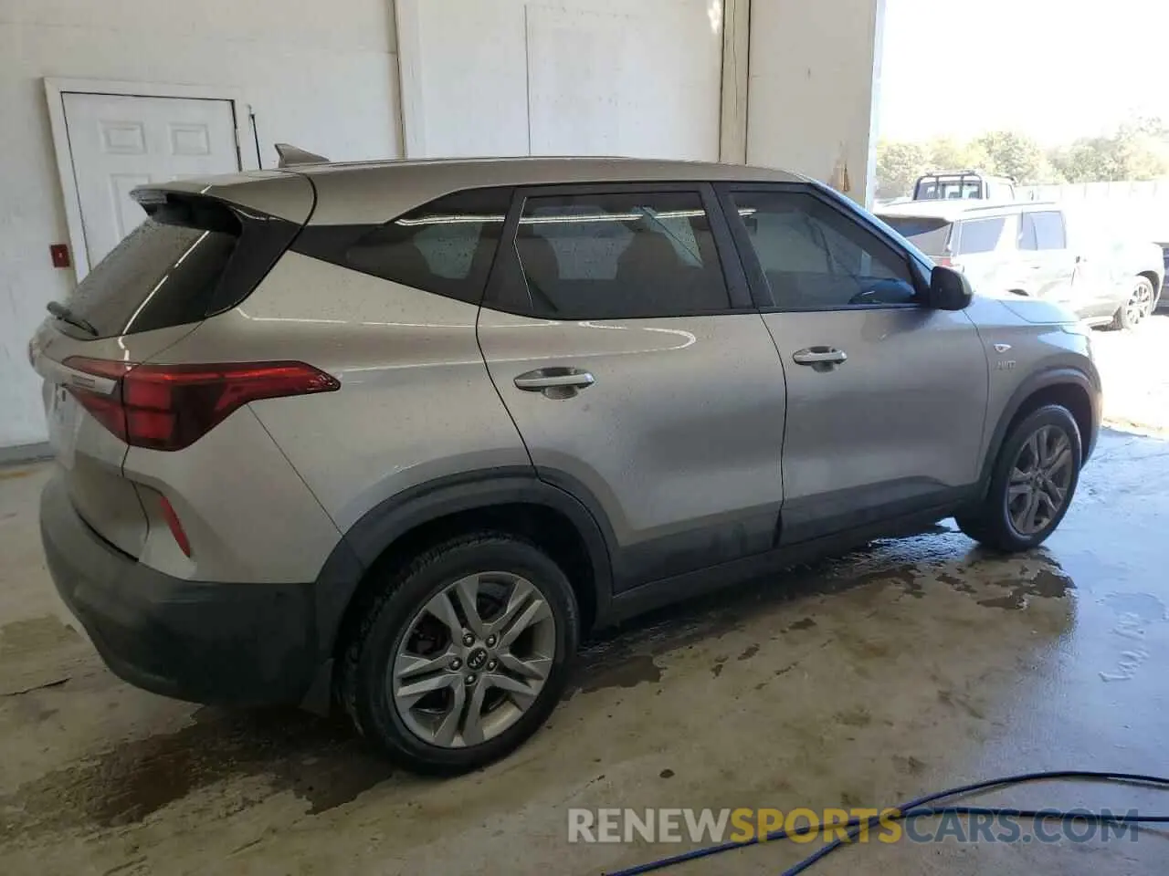 3 Photograph of a damaged car KNDEPCAA5M7131223 KIA SELTOS 2021