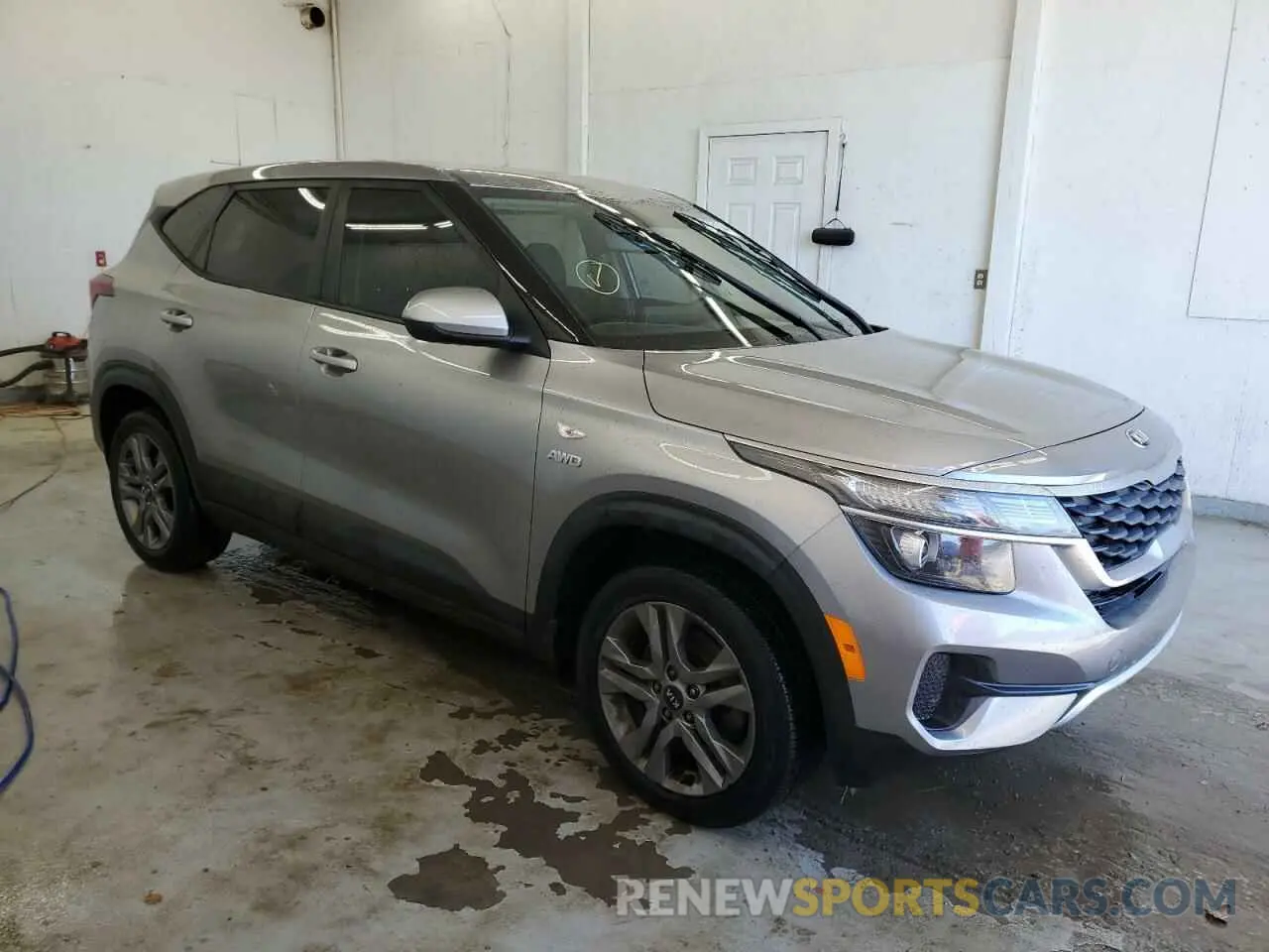 4 Photograph of a damaged car KNDEPCAA5M7131223 KIA SELTOS 2021