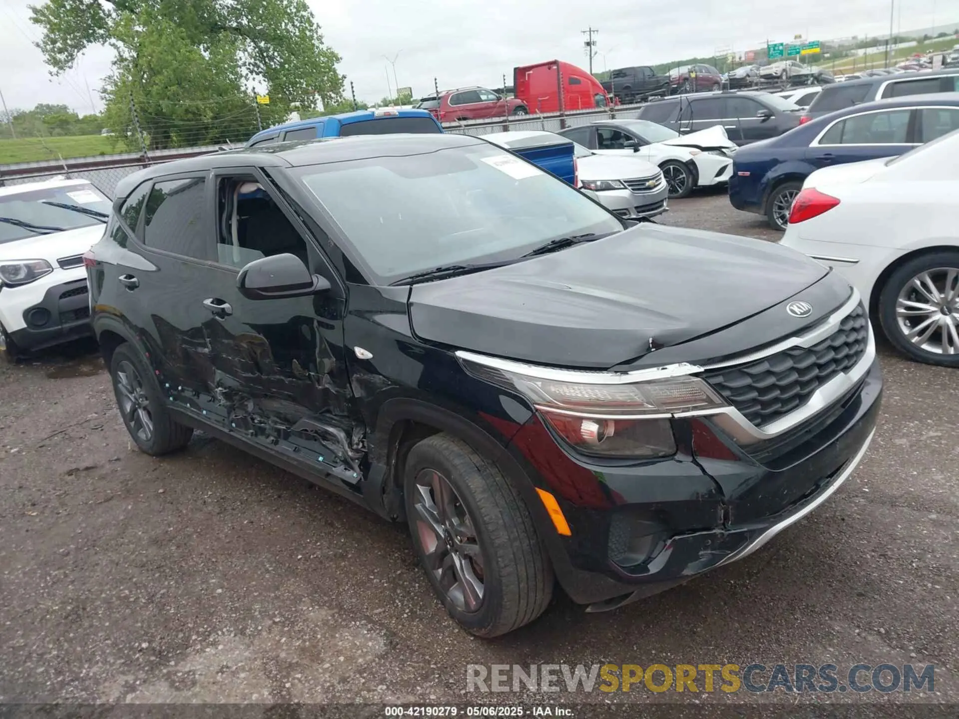 13 Photograph of a damaged car KNDEPCAA5M7159653 KIA SELTOS 2021