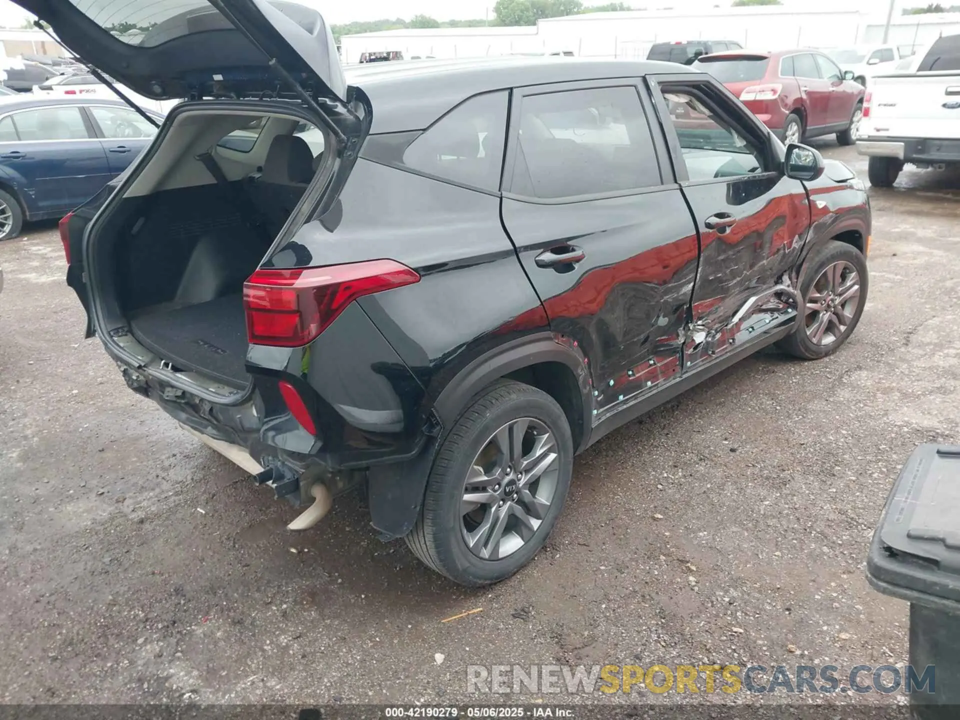 4 Photograph of a damaged car KNDEPCAA5M7159653 KIA SELTOS 2021