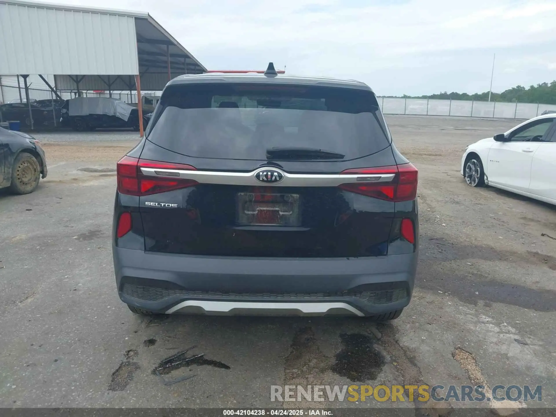 16 Photograph of a damaged car KNDEPCAA5M7162567 KIA SELTOS 2021