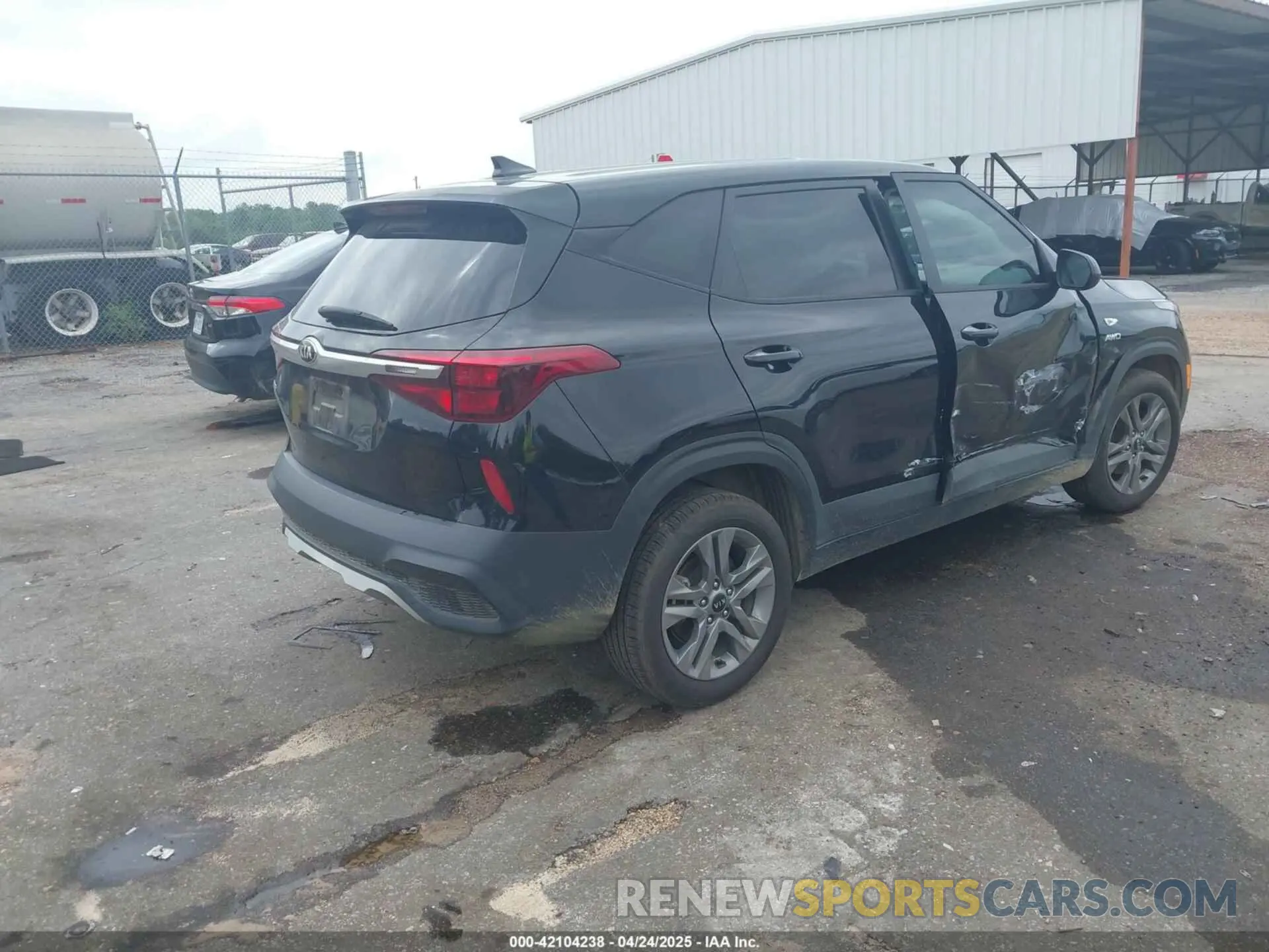 4 Photograph of a damaged car KNDEPCAA5M7162567 KIA SELTOS 2021