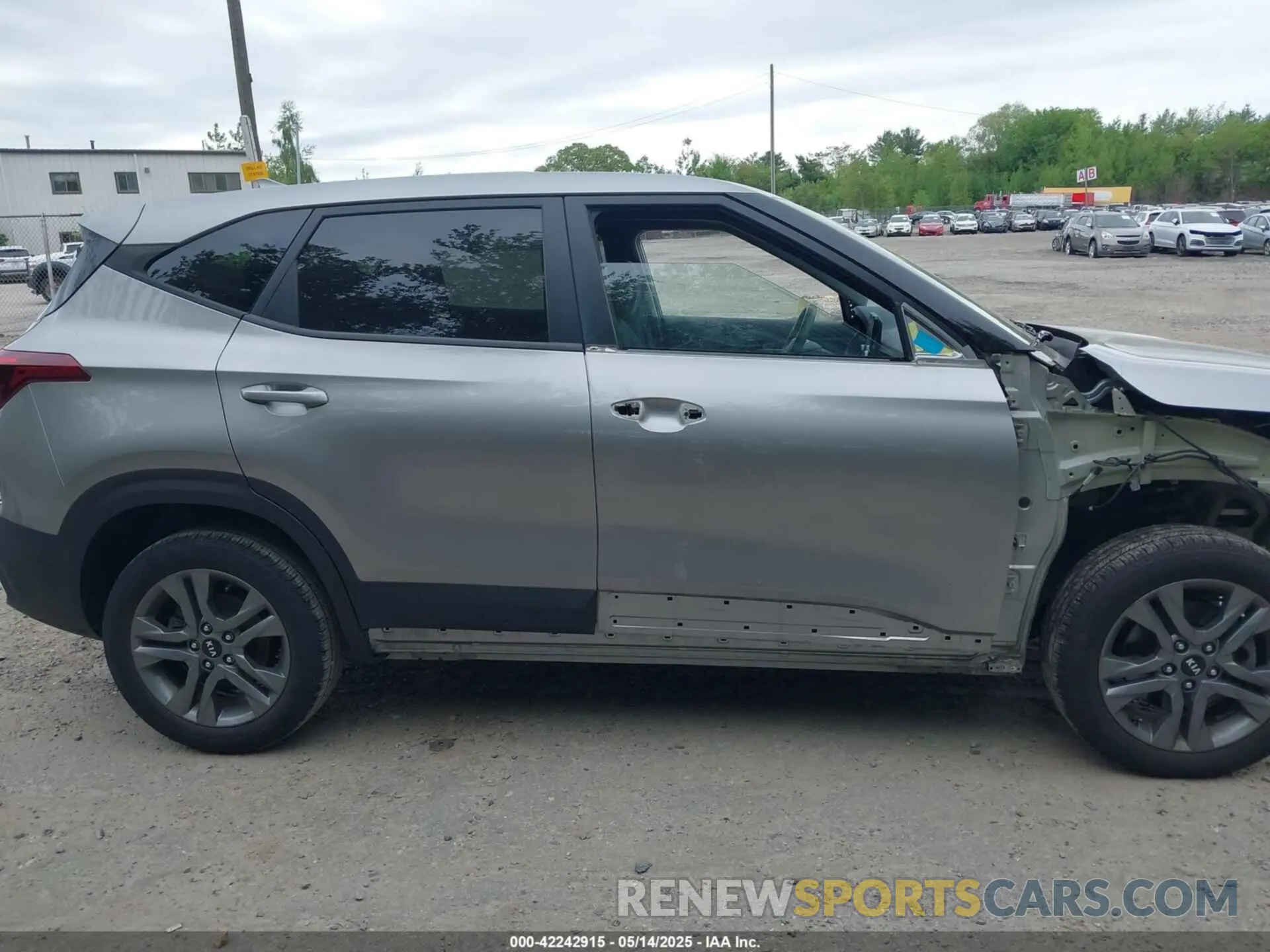 14 Photograph of a damaged car KNDEPCAA6M7138813 KIA SELTOS 2021