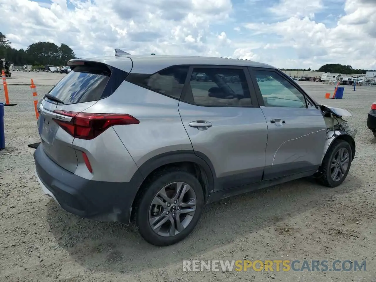 3 Photograph of a damaged car KNDEPCAA6M7172430 KIA SELTOS 2021