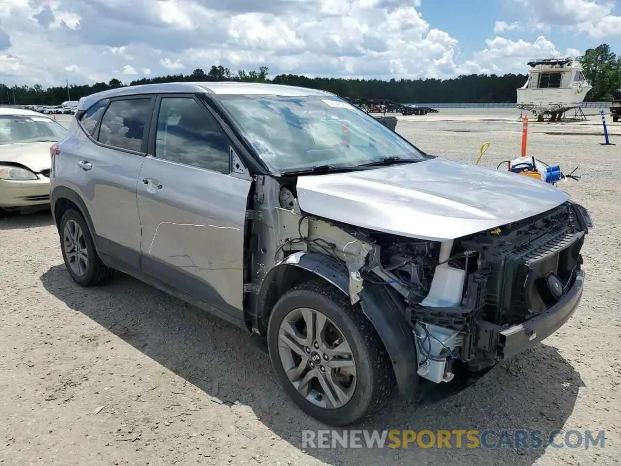 4 Photograph of a damaged car KNDEPCAA6M7172430 KIA SELTOS 2021