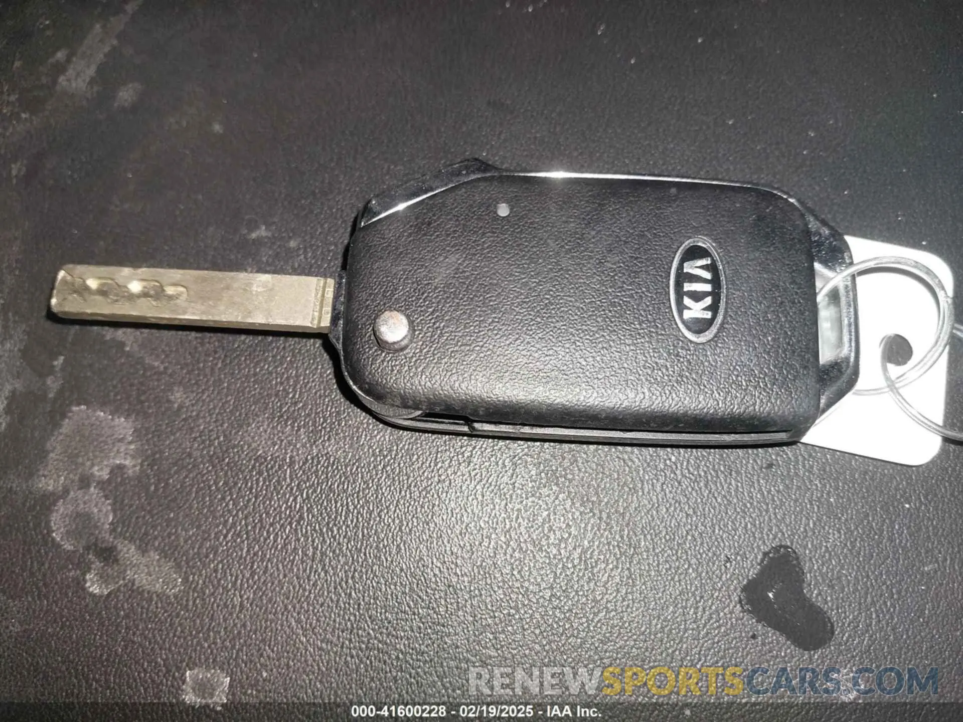 11 Photograph of a damaged car KNDEPCAA8M7218100 KIA SELTOS 2021