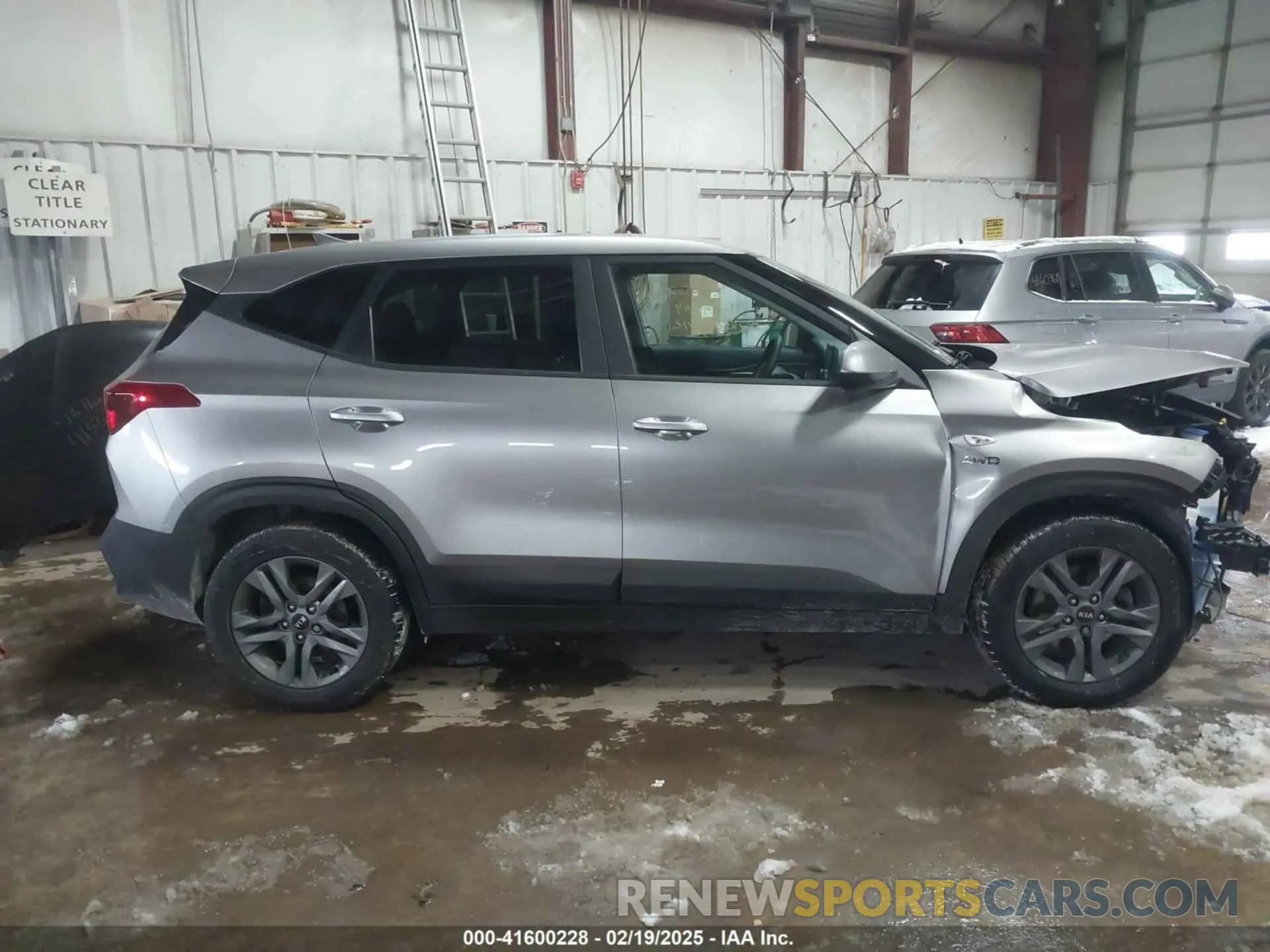 14 Photograph of a damaged car KNDEPCAA8M7218100 KIA SELTOS 2021