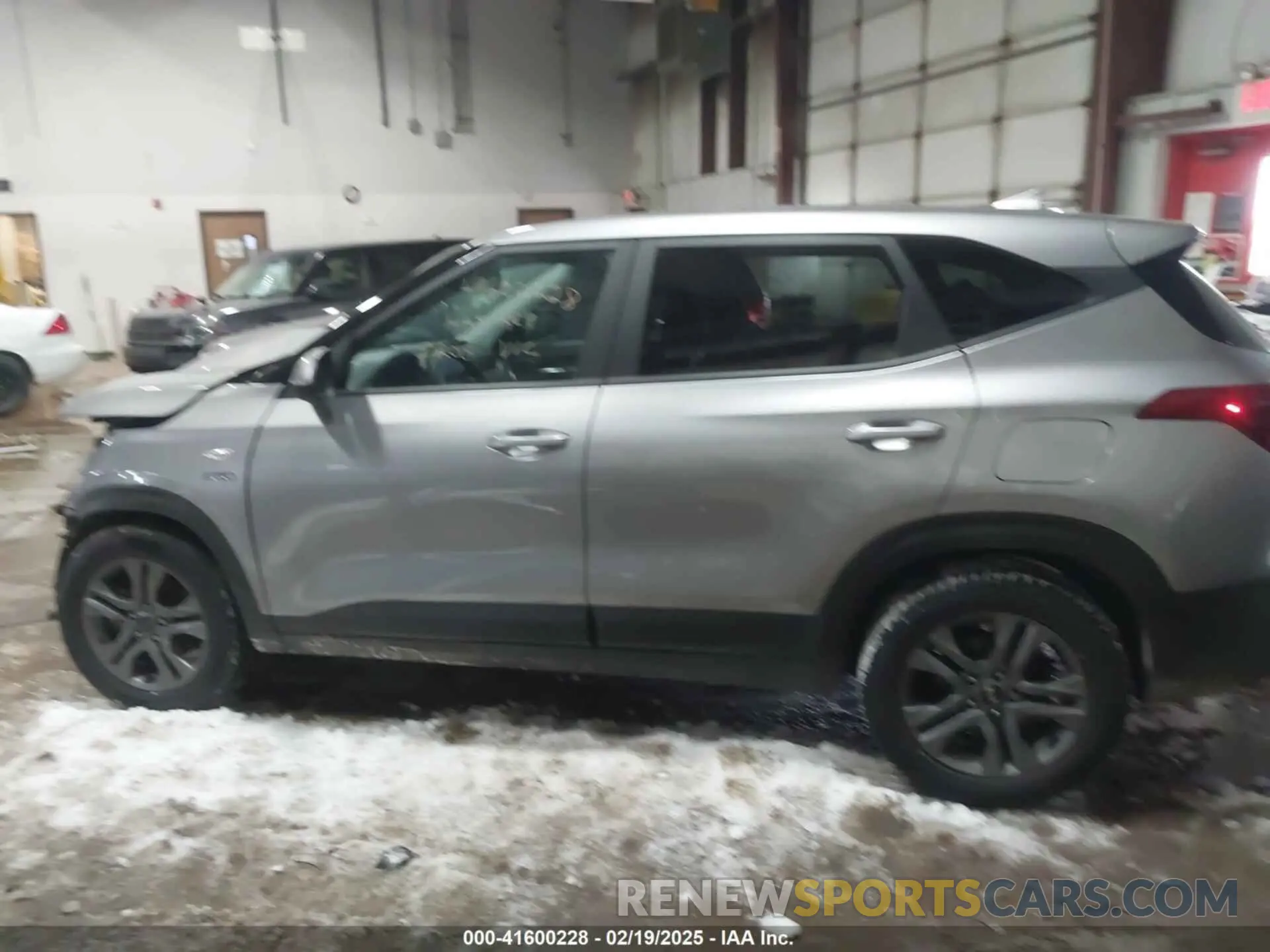 15 Photograph of a damaged car KNDEPCAA8M7218100 KIA SELTOS 2021