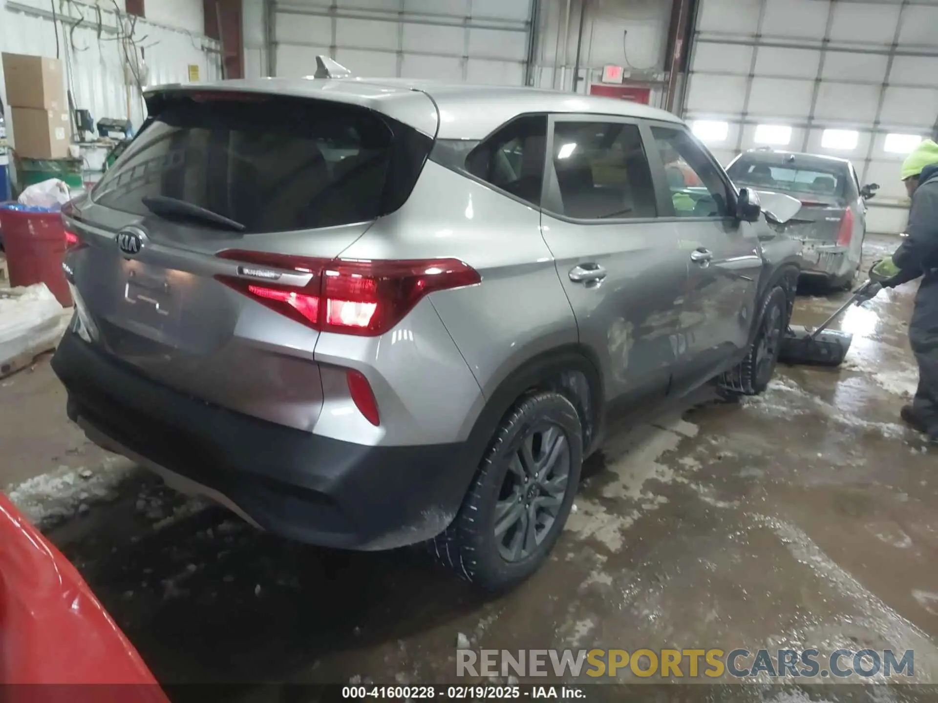 4 Photograph of a damaged car KNDEPCAA8M7218100 KIA SELTOS 2021