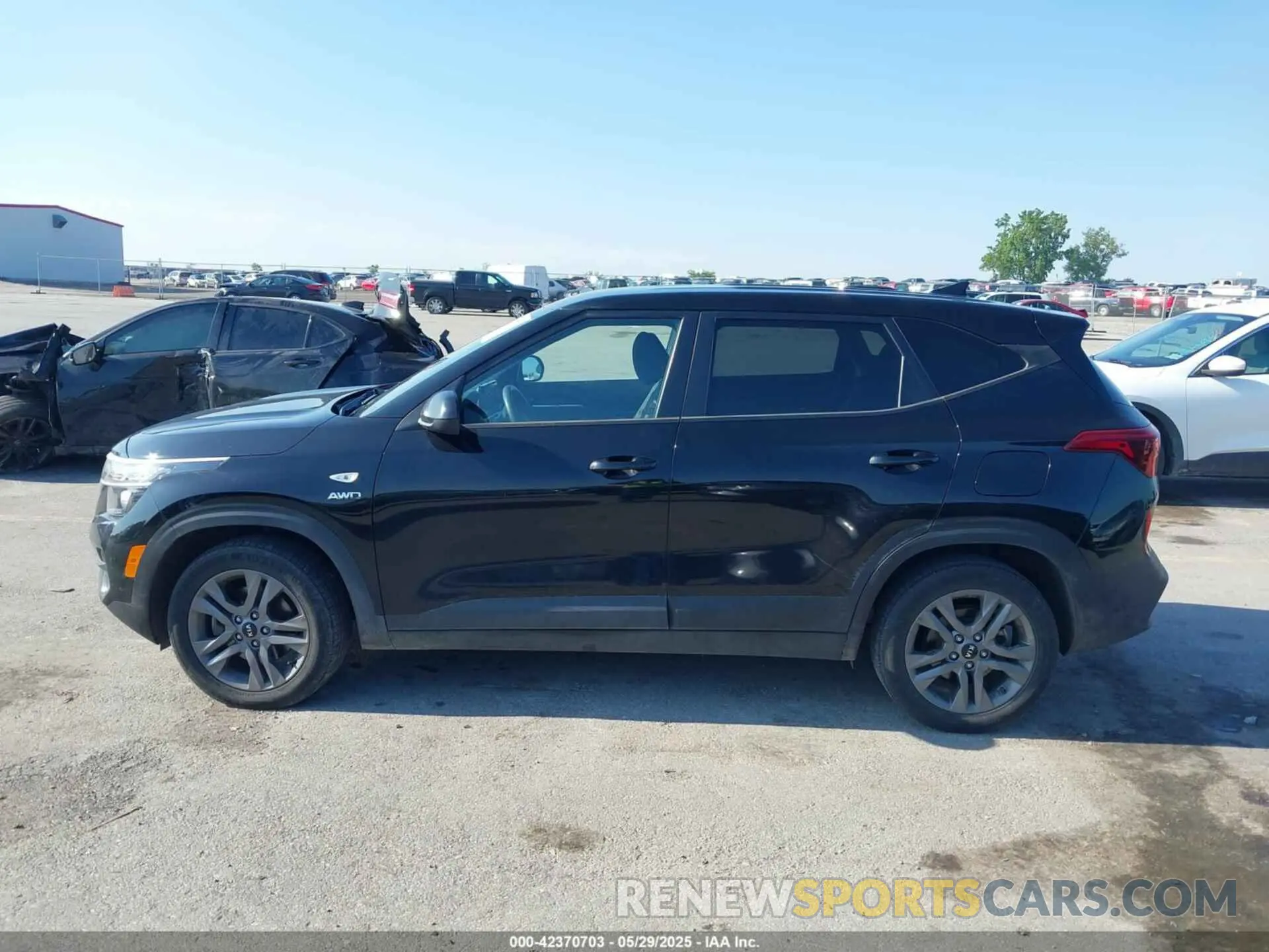 14 Photograph of a damaged car KNDEPCAA9M7103943 KIA SELTOS 2021