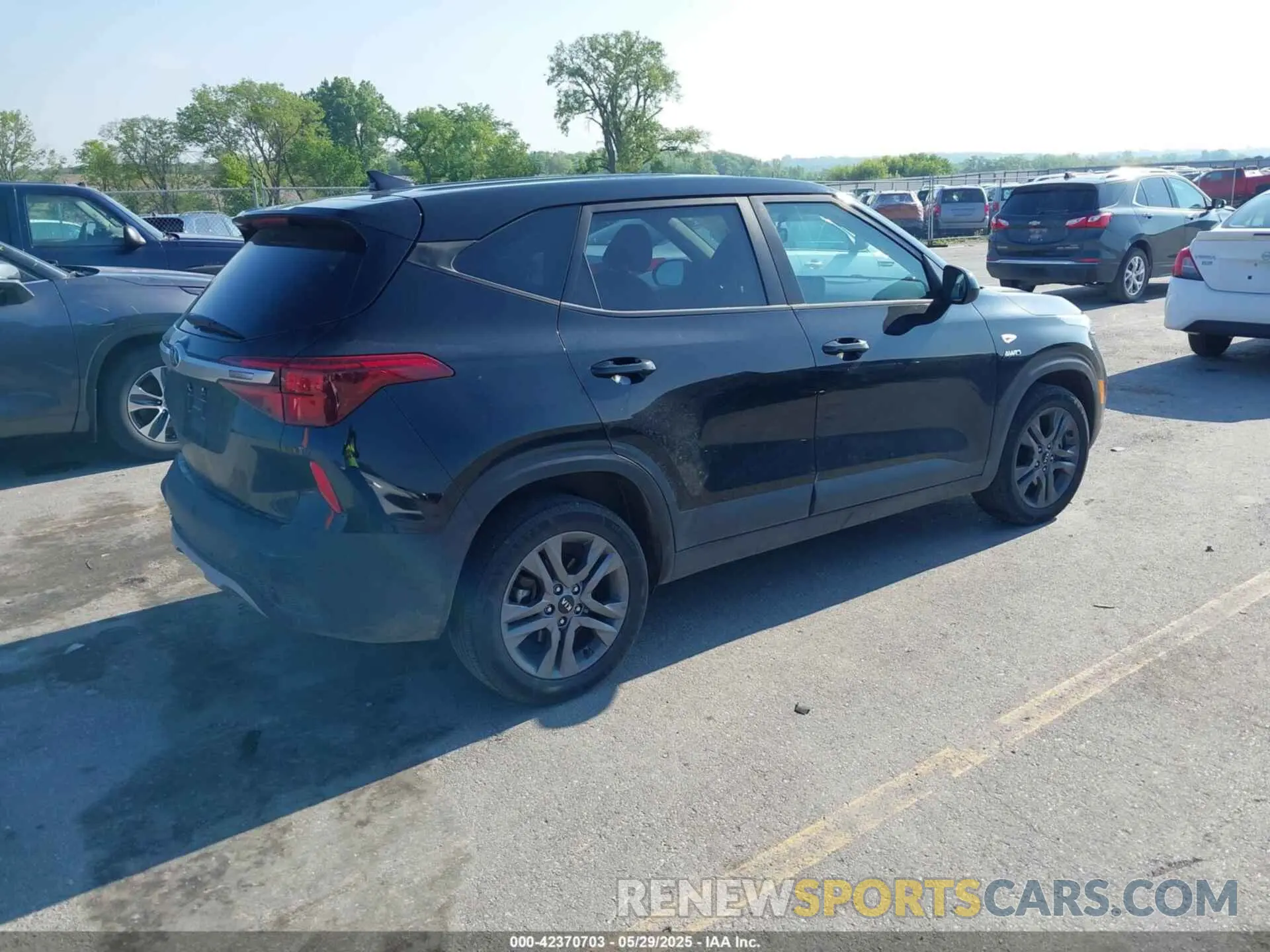 4 Photograph of a damaged car KNDEPCAA9M7103943 KIA SELTOS 2021