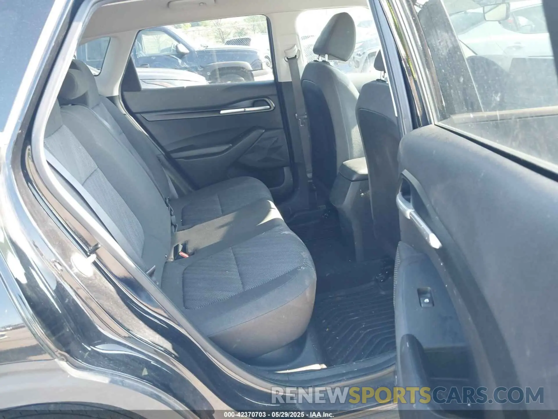 8 Photograph of a damaged car KNDEPCAA9M7103943 KIA SELTOS 2021