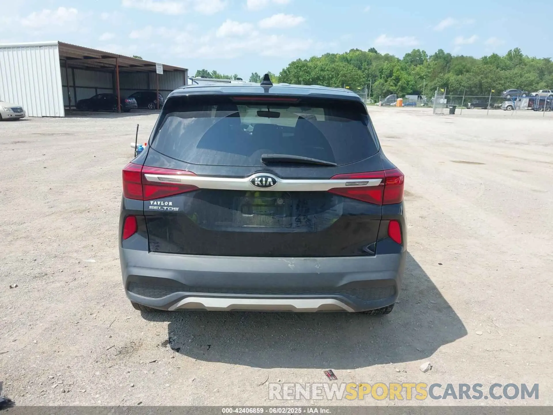 17 Photograph of a damaged car KNDEPCAA9M7104753 KIA SELTOS 2021