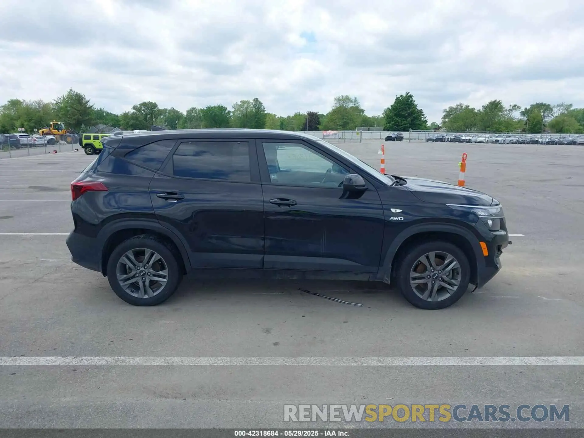 11 Photograph of a damaged car KNDEPCAAXM7061184 KIA SELTOS 2021