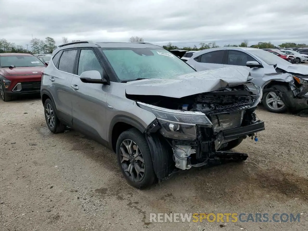 4 Photograph of a damaged car KNDERCAA0M7212897 KIA SELTOS 2021