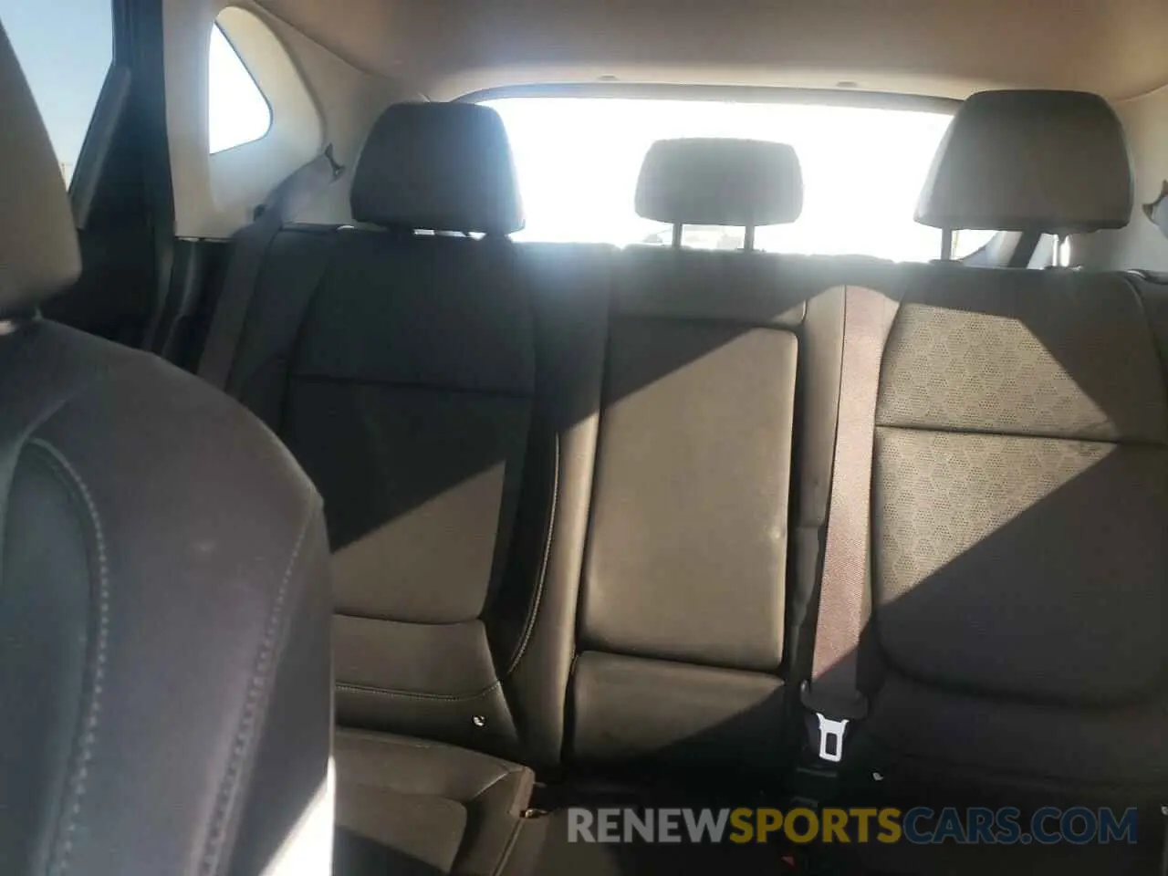 10 Photograph of a damaged car KNDERCAA1M7130483 KIA SELTOS 2021
