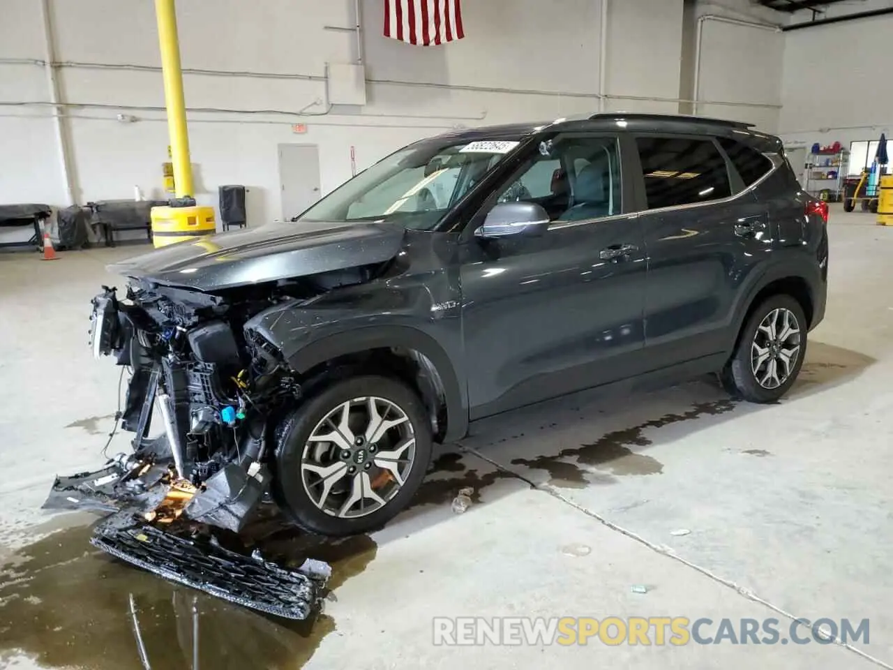 1 Photograph of a damaged car KNDERCAA1M7179165 KIA SELTOS 2021