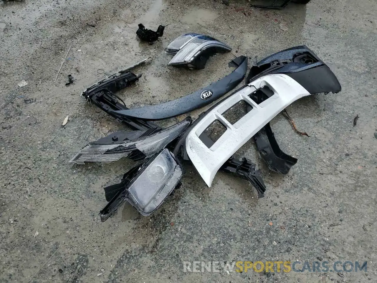 13 Photograph of a damaged car KNDERCAA1M7179165 KIA SELTOS 2021
