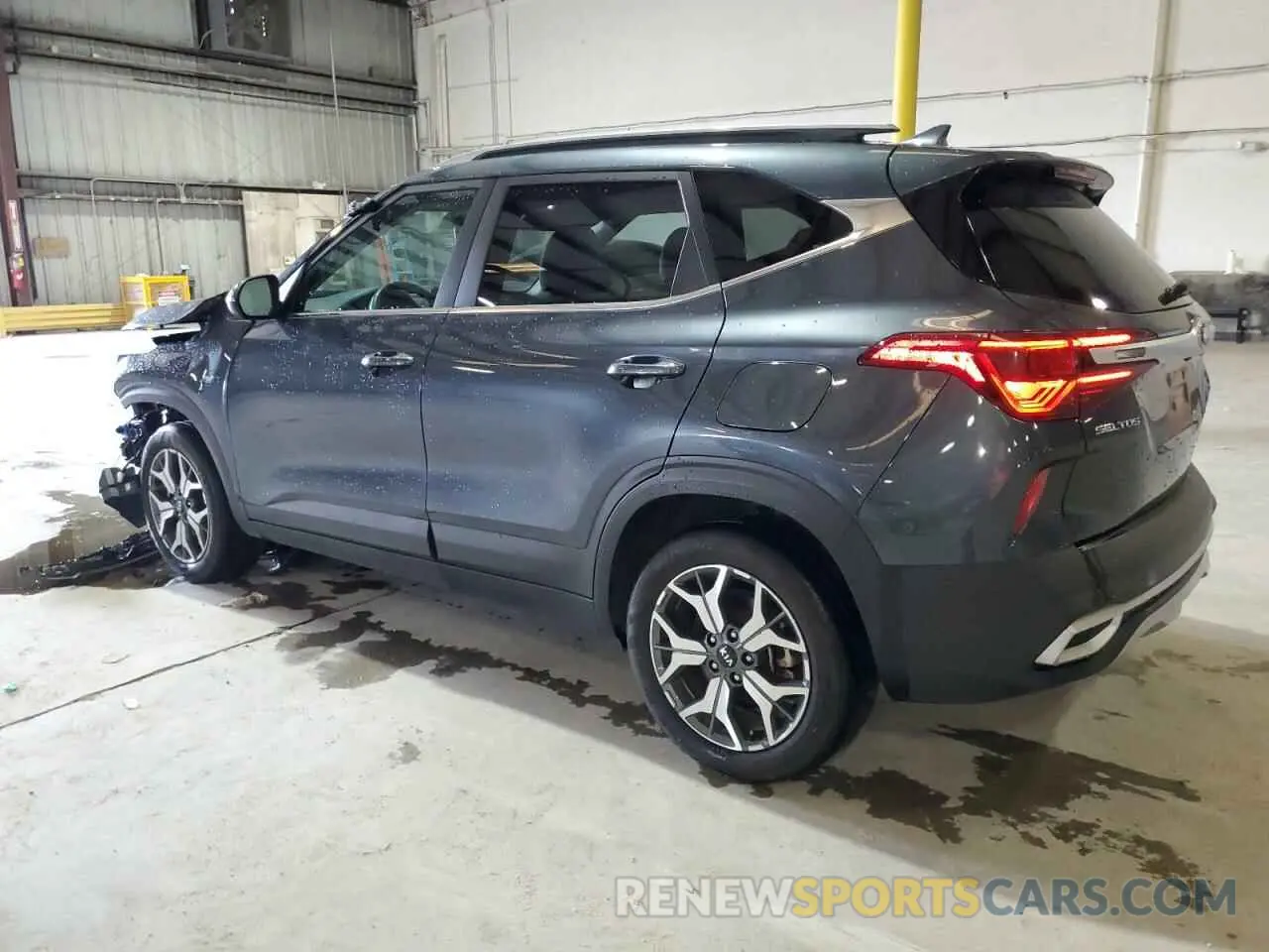 2 Photograph of a damaged car KNDERCAA1M7179165 KIA SELTOS 2021