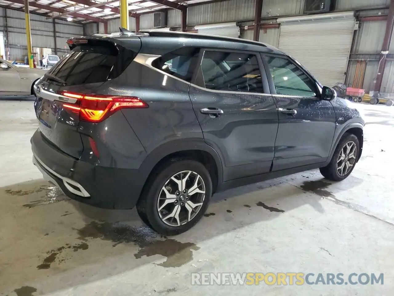 3 Photograph of a damaged car KNDERCAA1M7179165 KIA SELTOS 2021