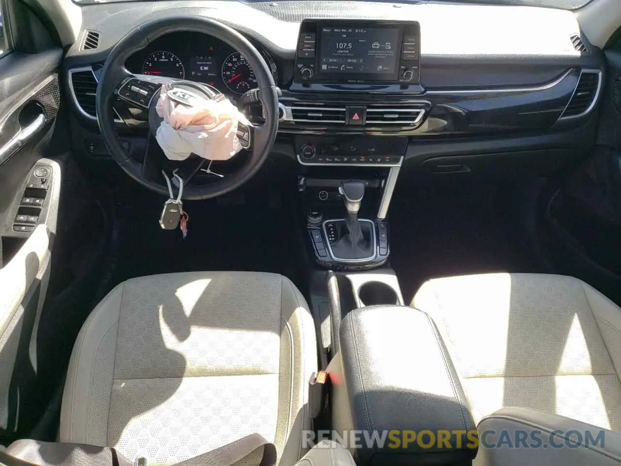 8 Photograph of a damaged car KNDERCAA1M7194684 KIA SELTOS 2021