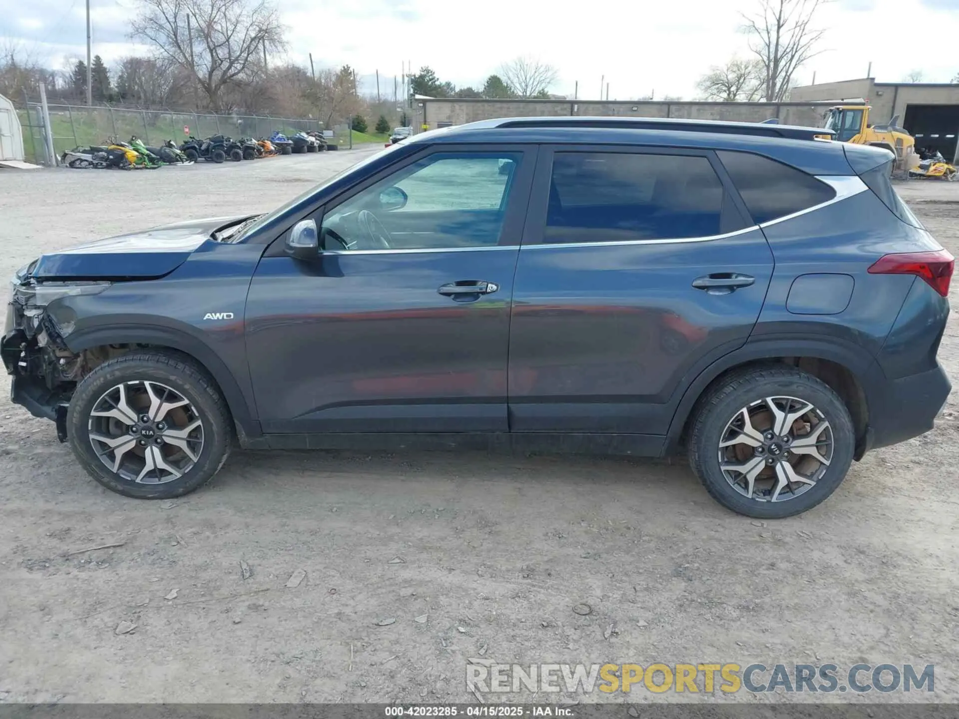 14 Photograph of a damaged car KNDERCAA2M7137118 KIA SELTOS 2021