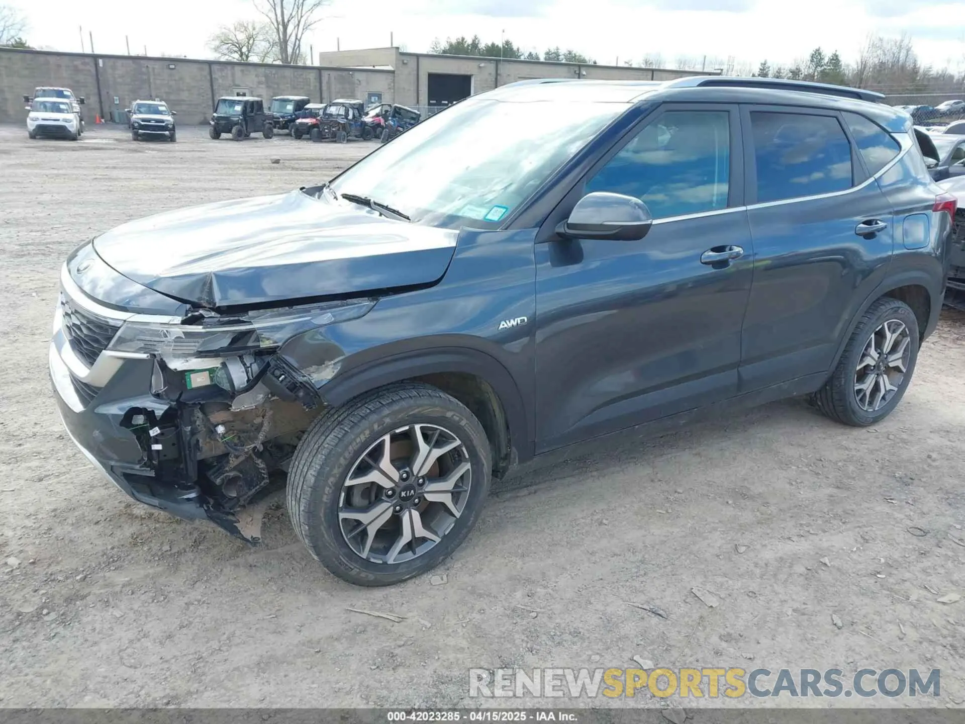 17 Photograph of a damaged car KNDERCAA2M7137118 KIA SELTOS 2021